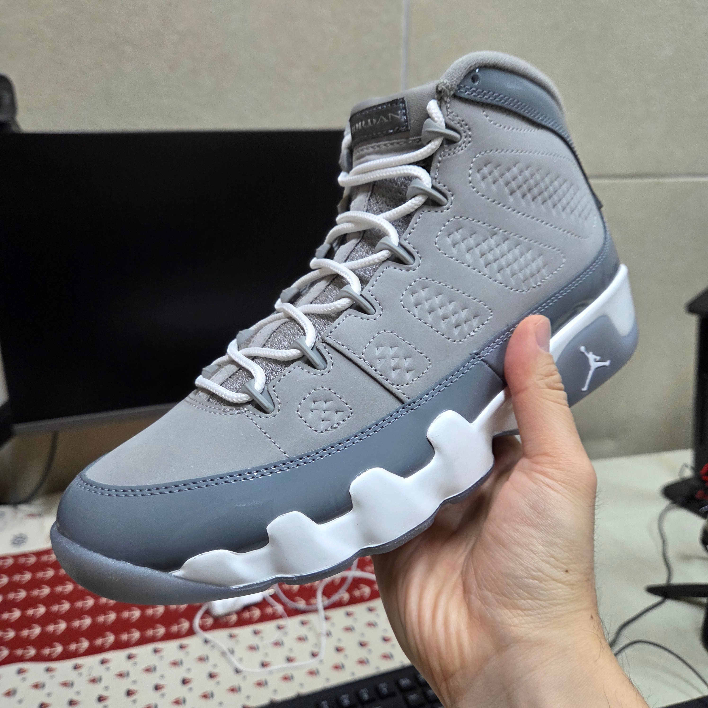 Jordan 9 Retro Cool Grey 착용 스타일 - 1