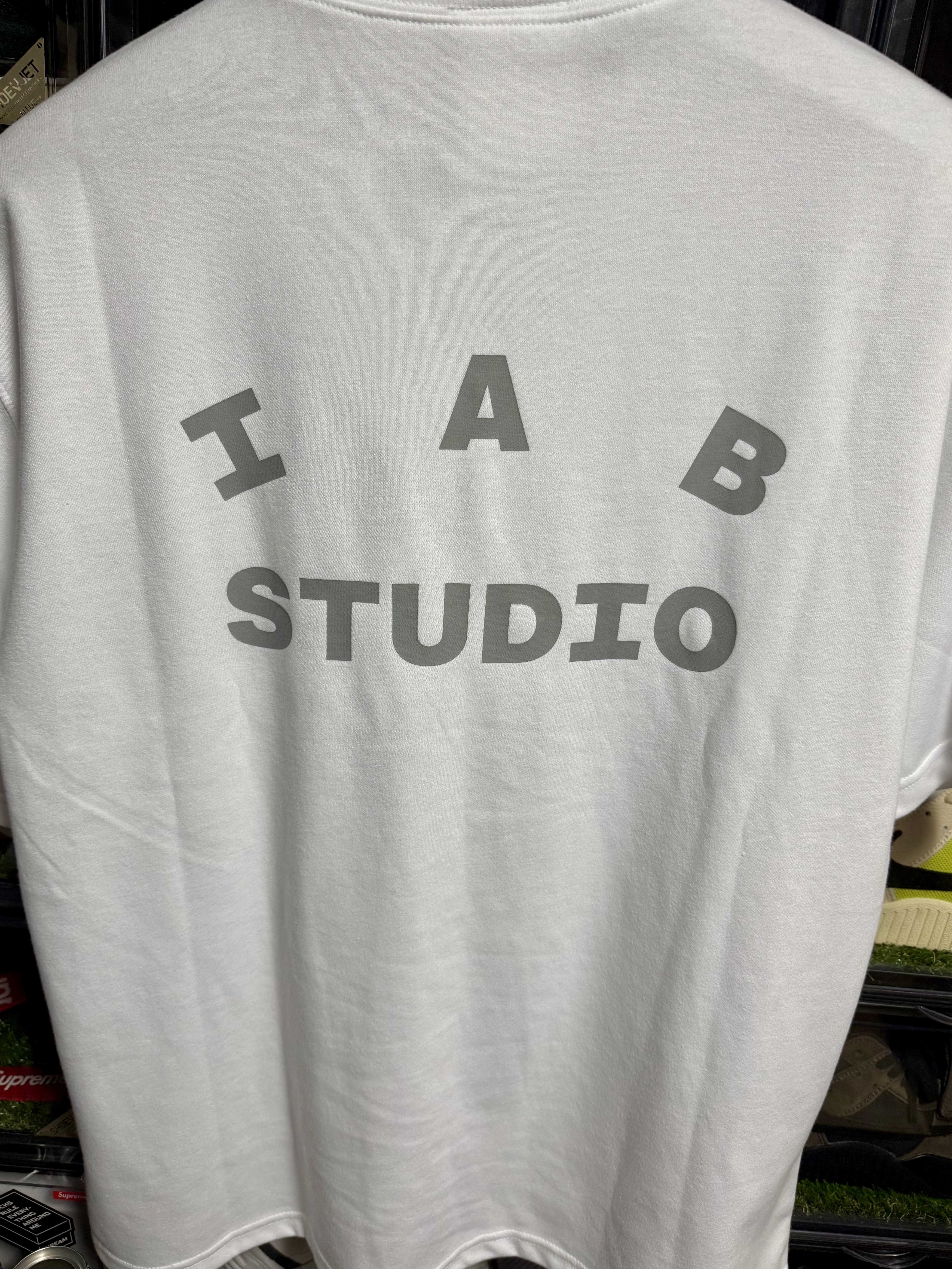 IAB Studio T-Shirt White Gray 착용 스타일 - 1