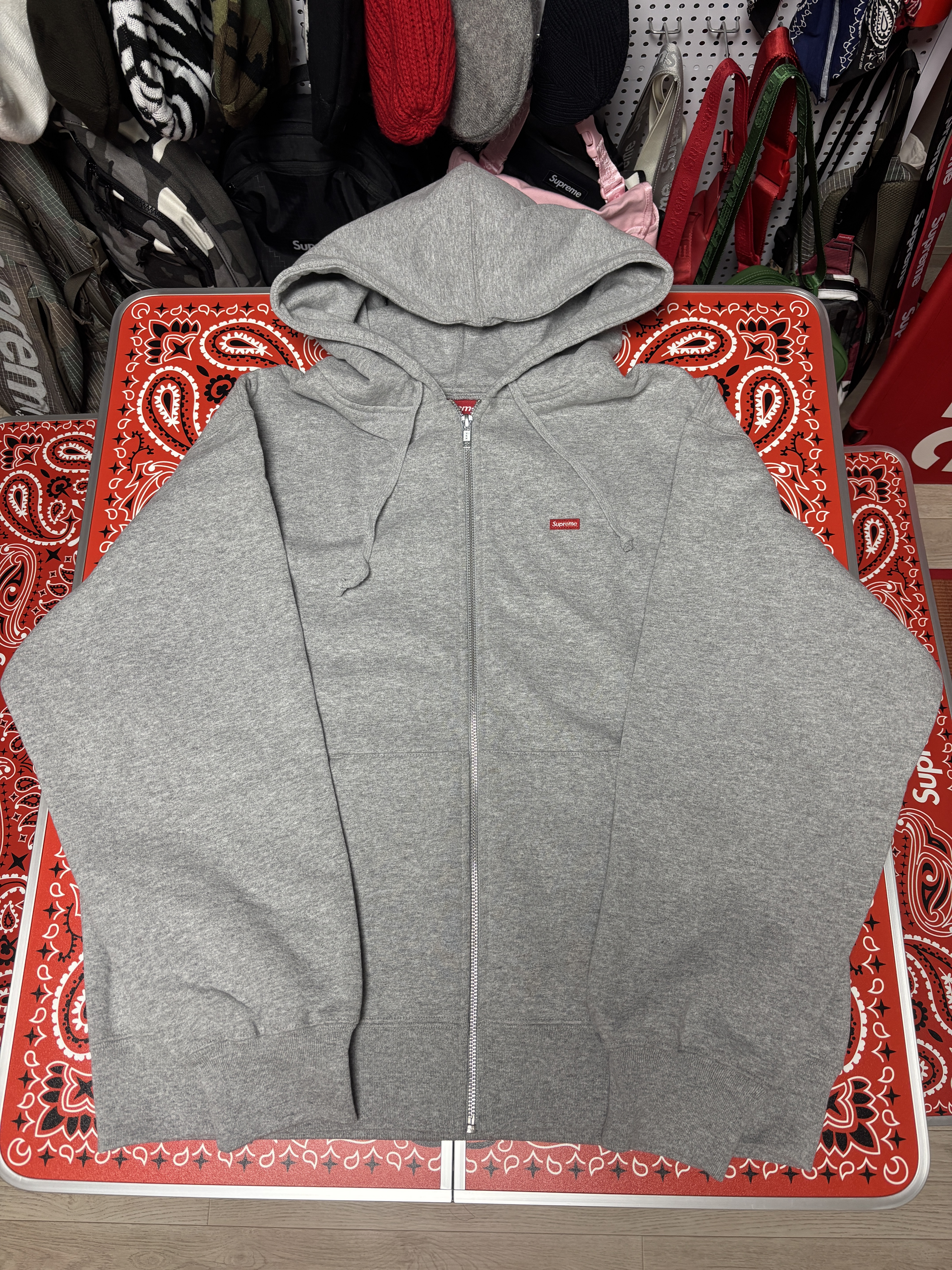 Supreme Small Box Zip Up Hooded Sweatshirt Heather Grey - 25SS 착용 스타일
