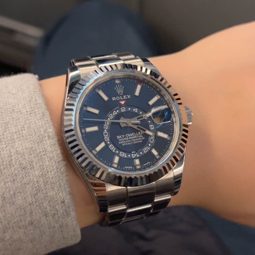 Rolex Sky-Dweller 42mm 336934 Bright Blue Oyster 착용 스타일