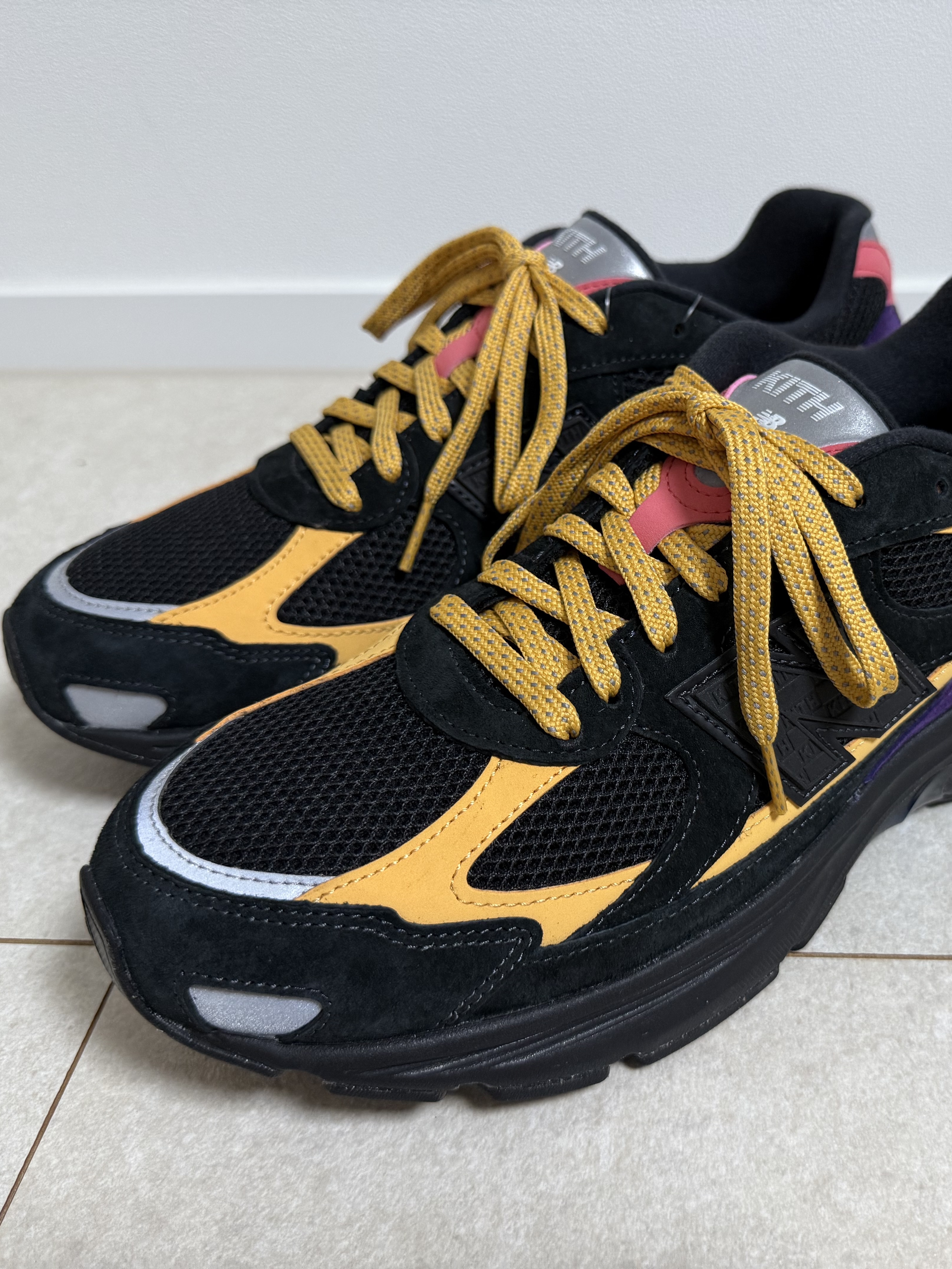 New Balance x Ronnie Fieg 2010 Abzorb Black Yellow 착용 스타일 - 4
