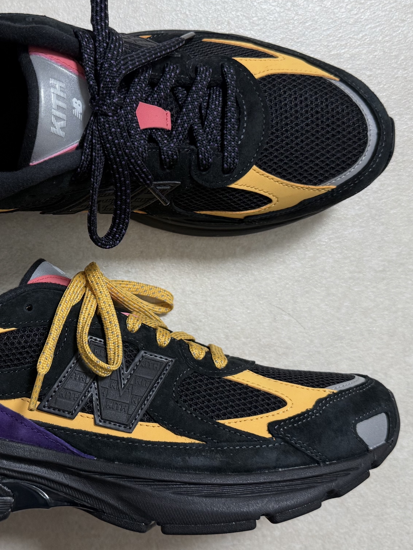 New Balance x Ronnie Fieg 2010 Abzorb Black Yellow 착용 스타일 - 1