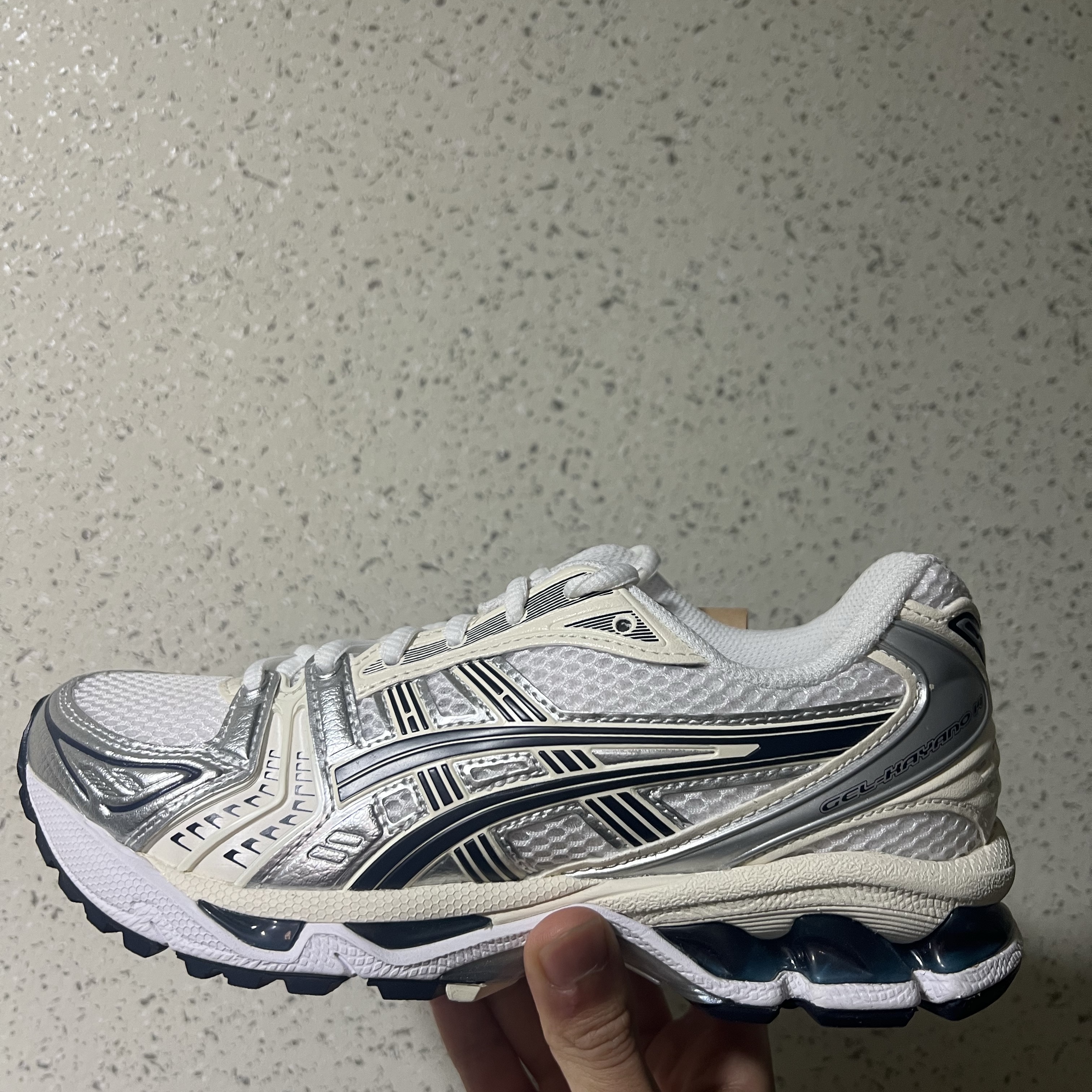 (W) Asics Gel-Kayano 14 White Midnight 착용 스타일 - 1