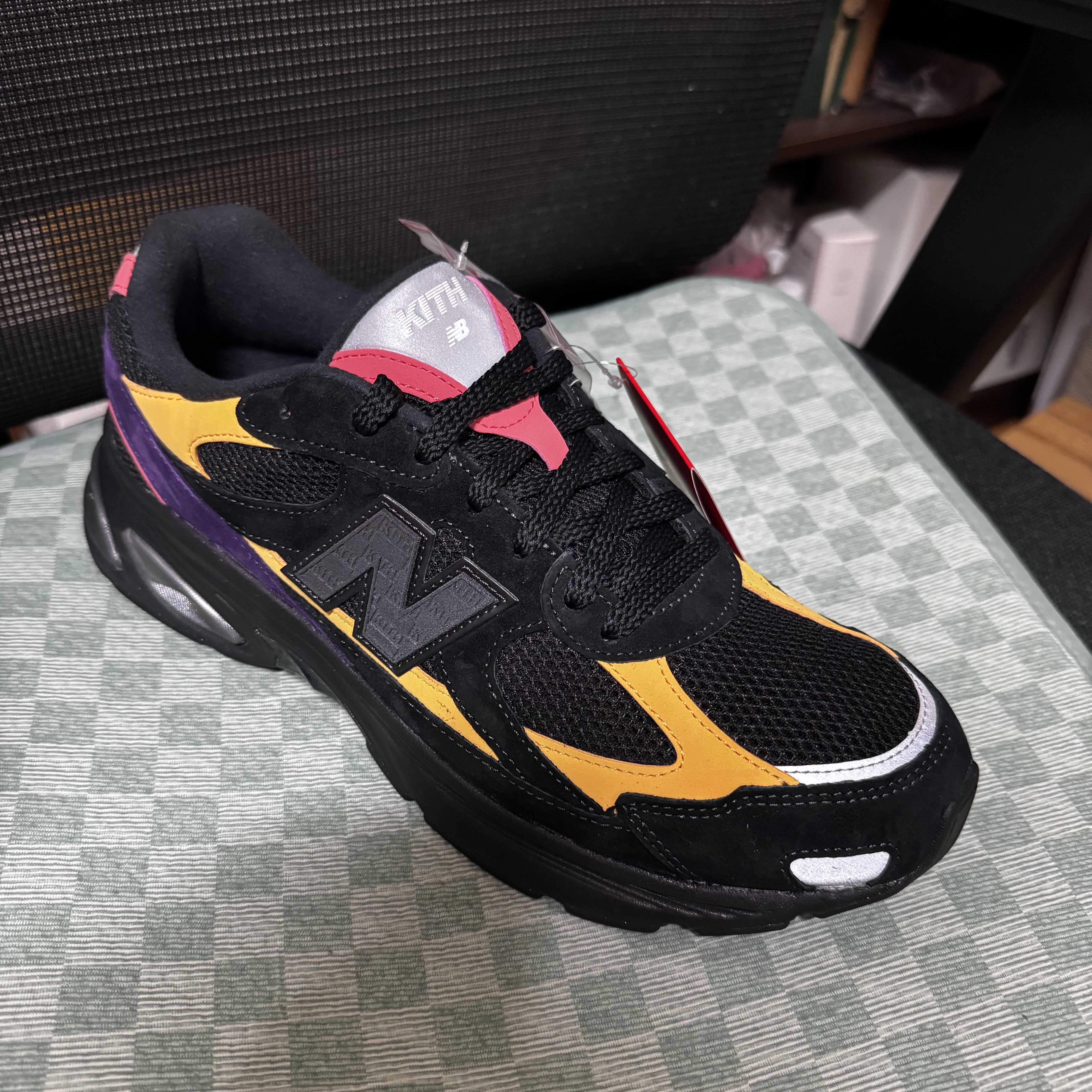 New Balance x Ronnie Fieg 2010 Abzorb Black Yellow 착용 스타일