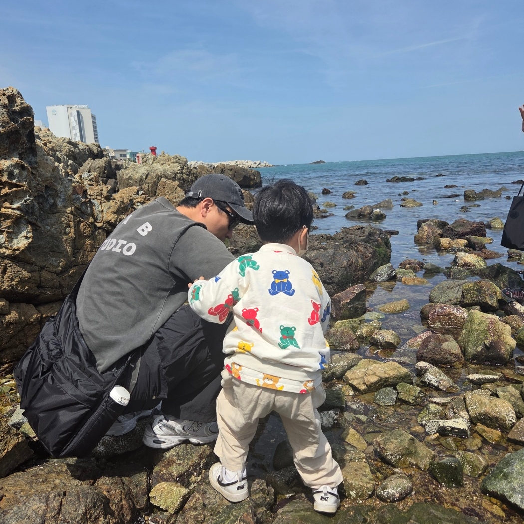 IAB Studio x Obey Icon Heavyweight Box T-Shirt Digital Black 착용 스타일
