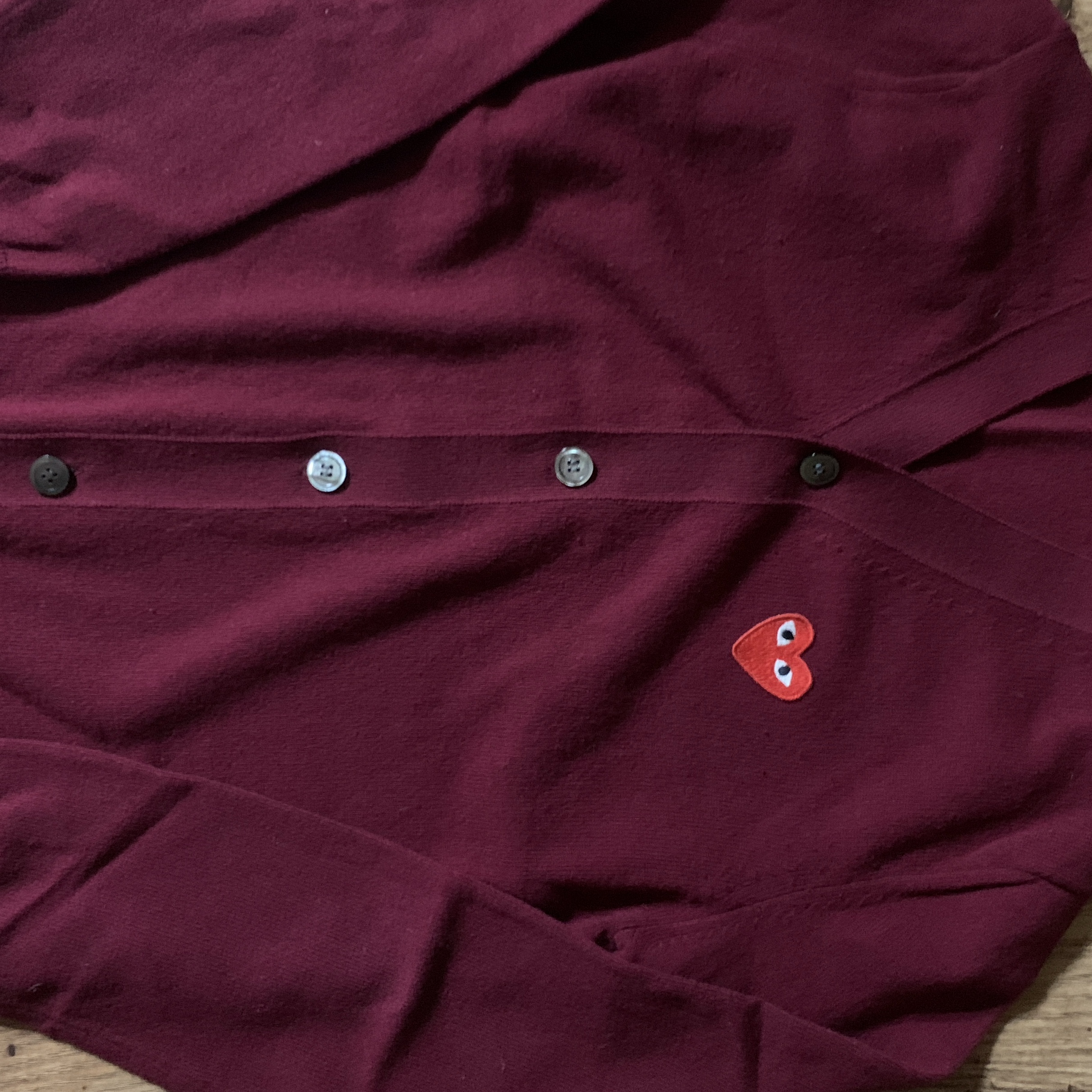 Play Comme des Garcons Black Heart Knit Cardigan Grey 착용 스타일