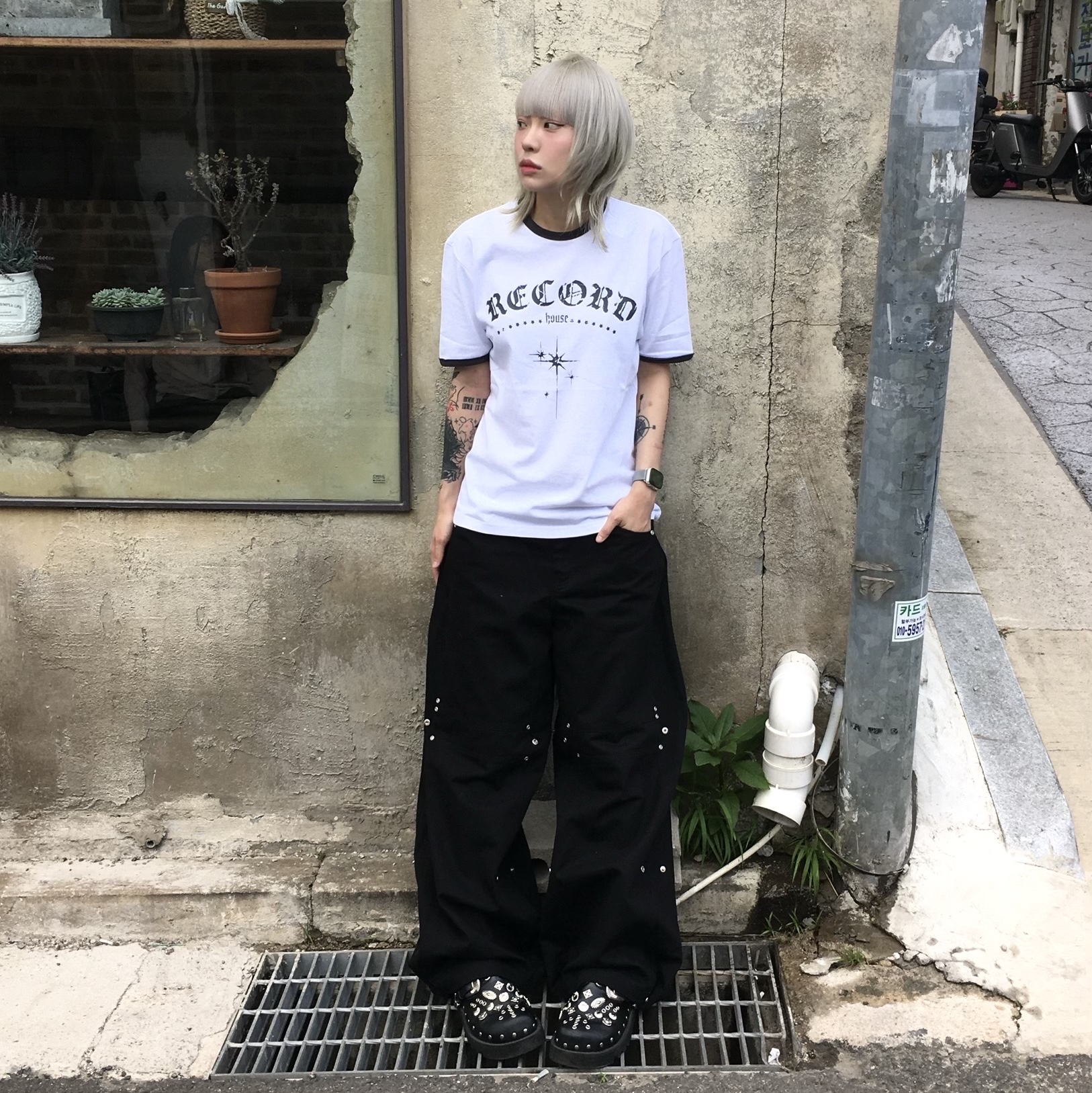 Toga Virilis AJ1066 Mules Leather Black 착용 스타일 - 2