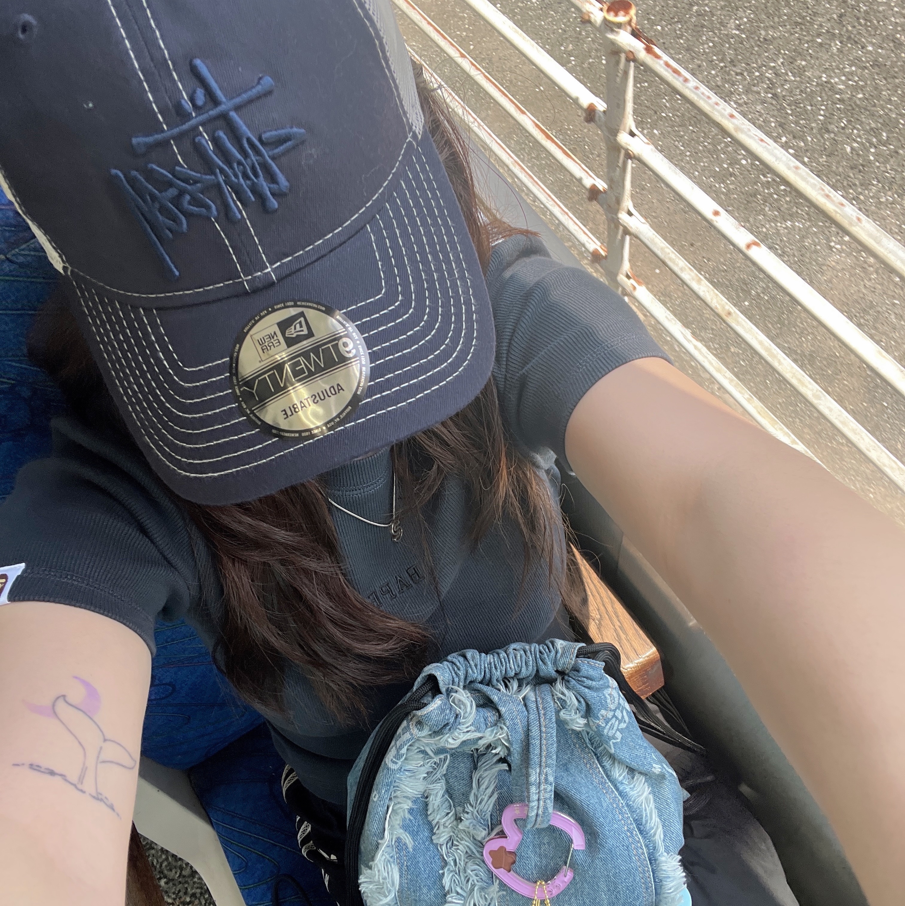 Stussy New Era 9twenty Basic Trucker Deep Navy, Fila Echappe MS Silver Moon 착용 스타일 - 3