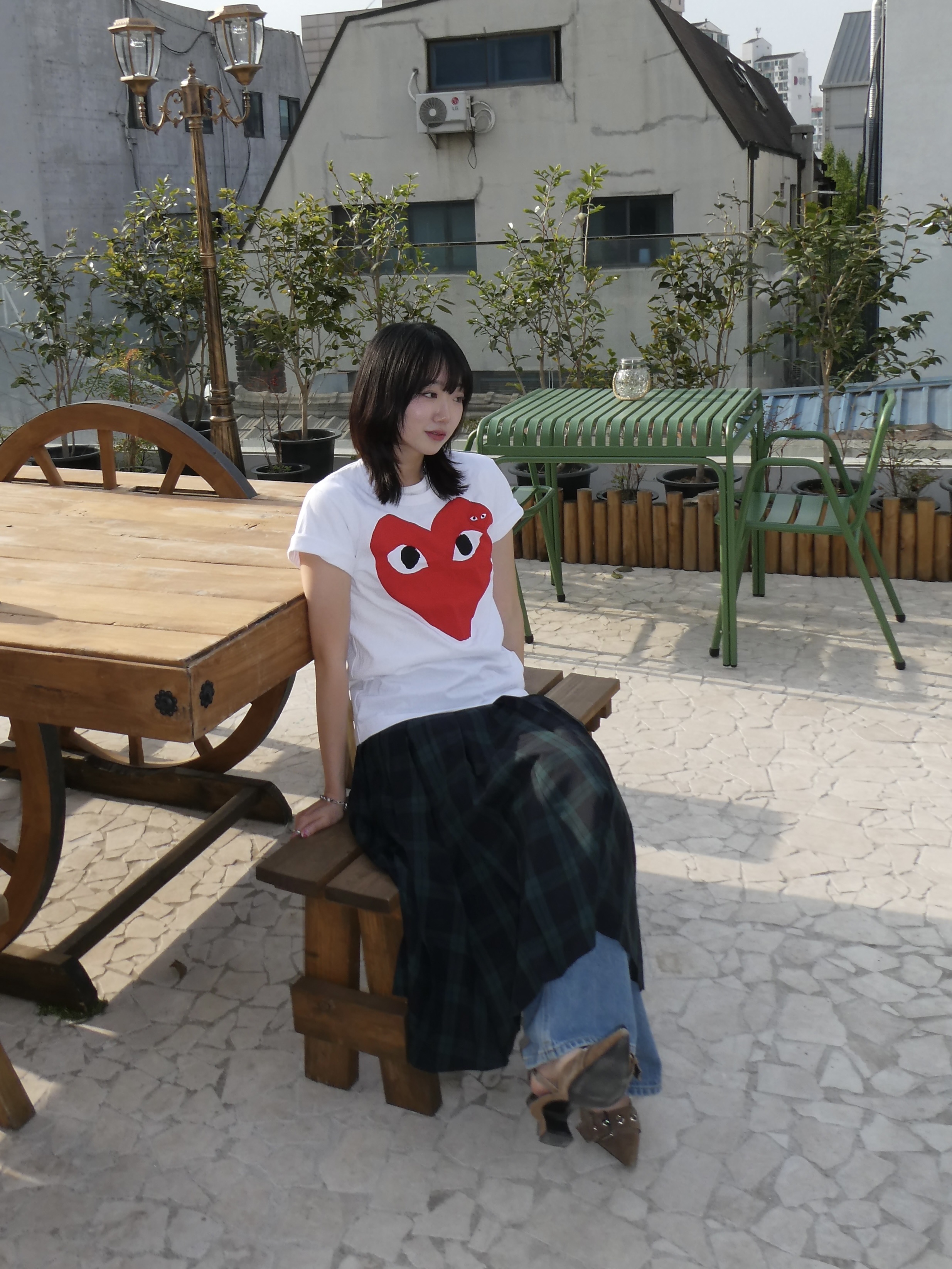 Play Comme des Garcons Red Double Heart T-Shirt White 착용 스타일 - 2
