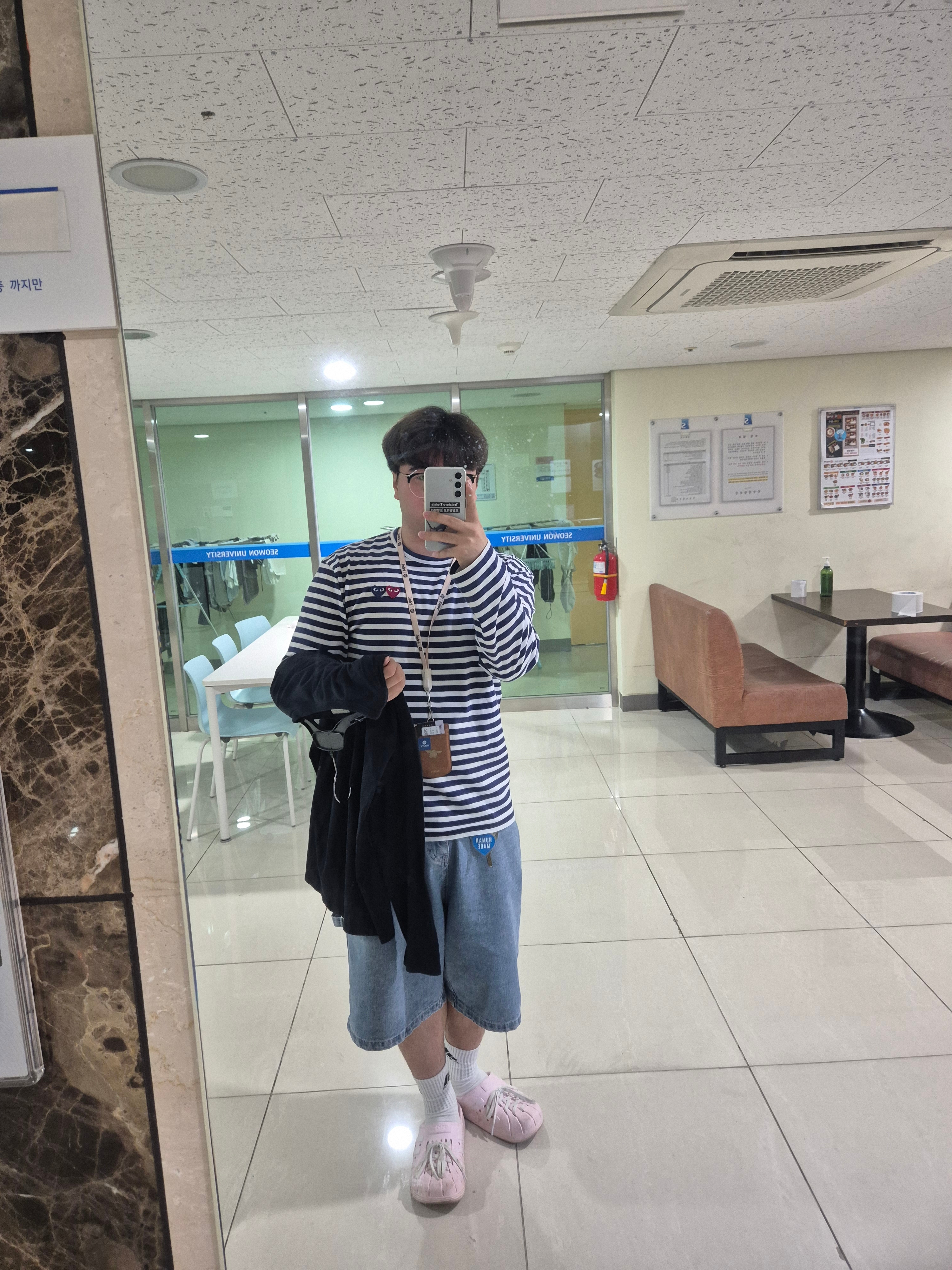 Play Comme des Garcons Double Heart Striped LS T-Shirt Navy White 착용 스타일