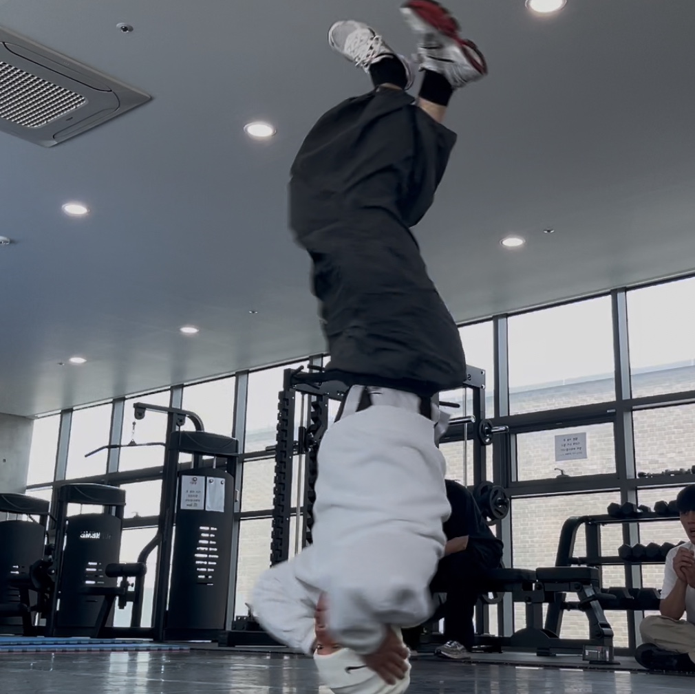 Asics Gel-1130 White Electric Red, Nike x Stussy NRG Cuffed Beanie Summit White 착용 스타일