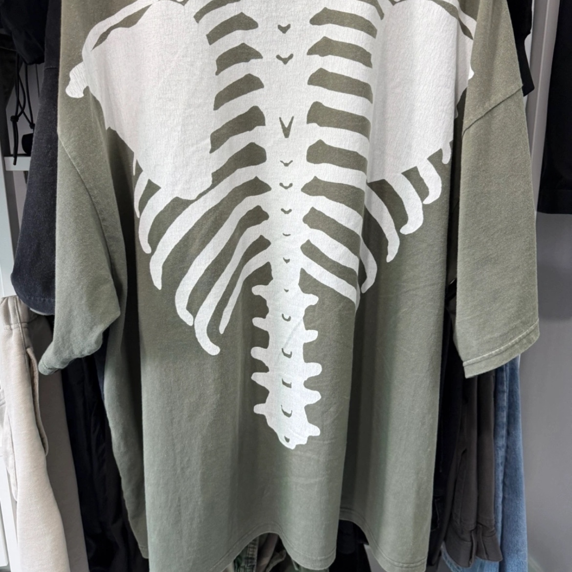 Kapital Cotton Sheeting Two Tone Big Pocket Bone T-Shirt Black Khaki 착용 스타일