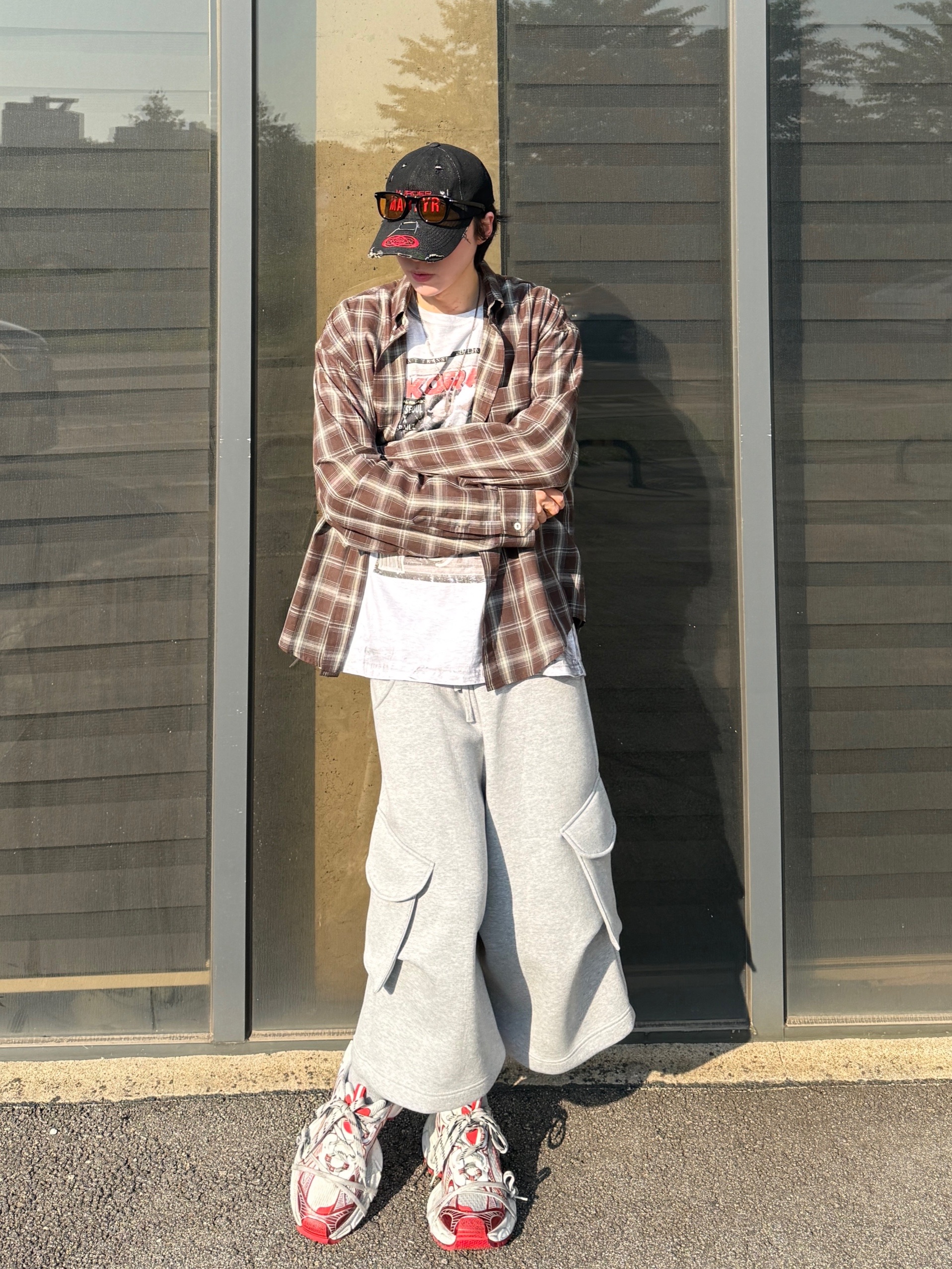 Kamien x MJD Double Hole Belt Black Shearling Calfskin, Balenciaga 3XL Sneakers White Red 착용 스타일 - 7