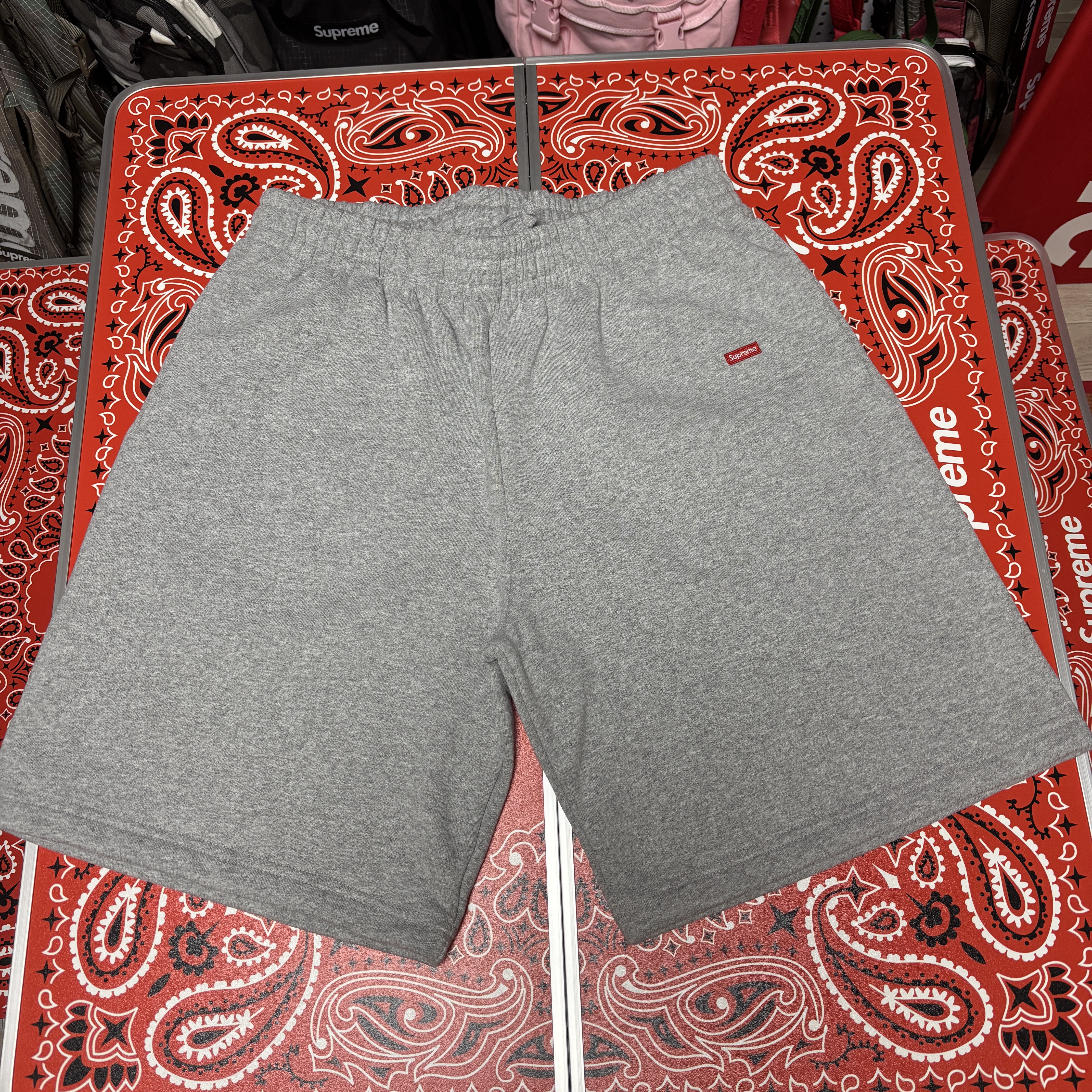 Supreme Small Box Sweatshorts Heather Grey - 25SS 착용 스타일 - 1