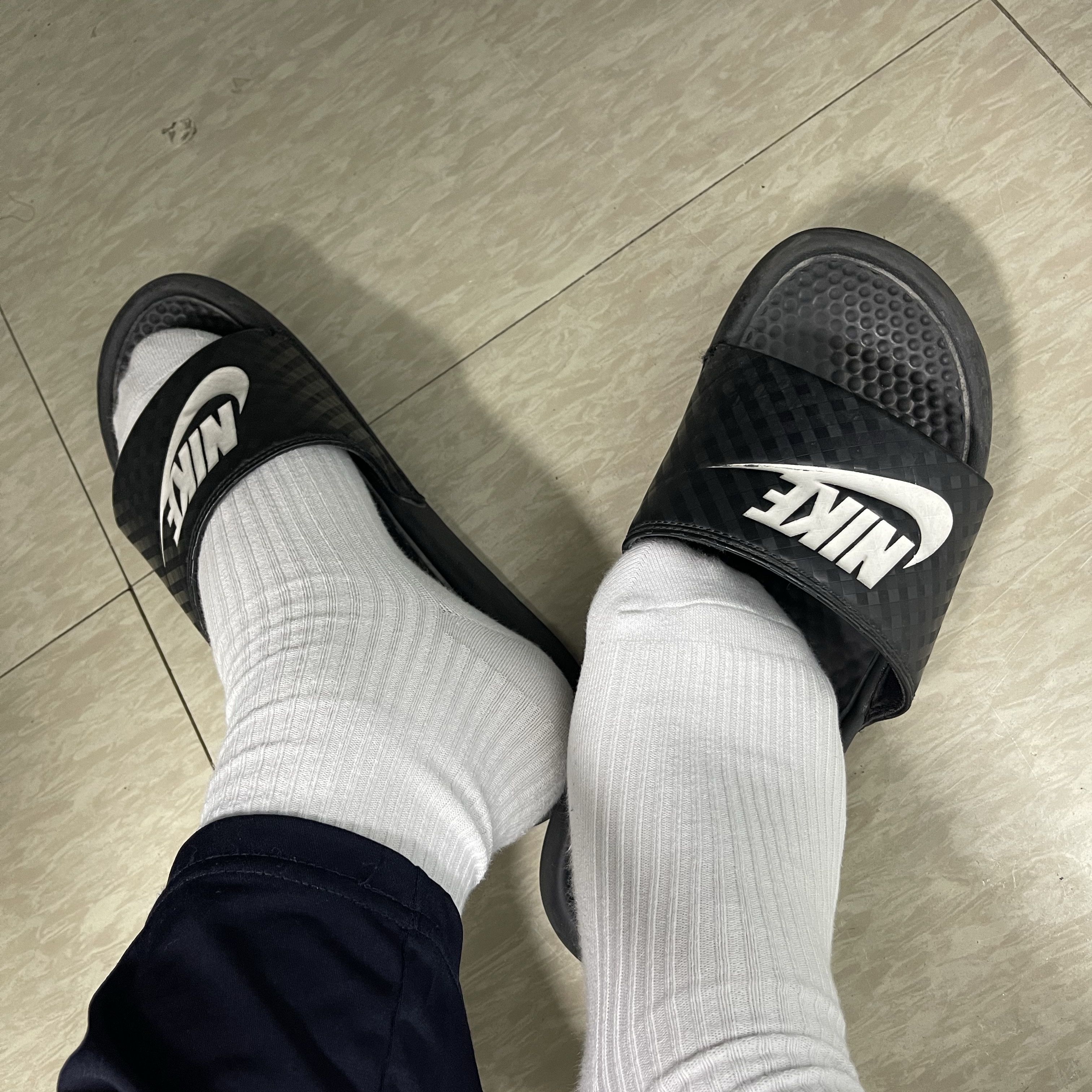Nike Benassi JDI Slide Black White 착용 스타일