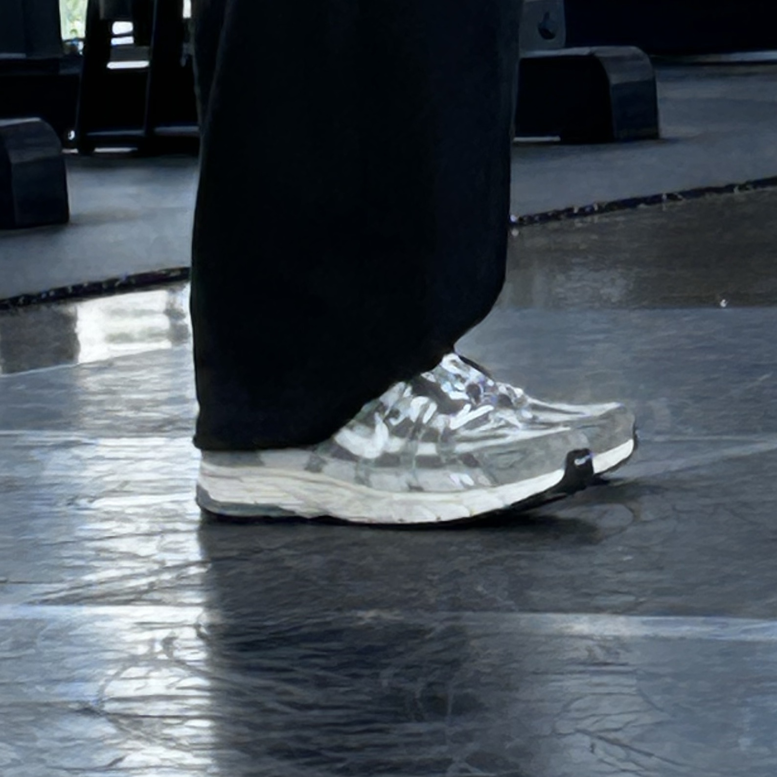 Nike P-6000 Flat Pewter Light Iron Ore 착용 스타일