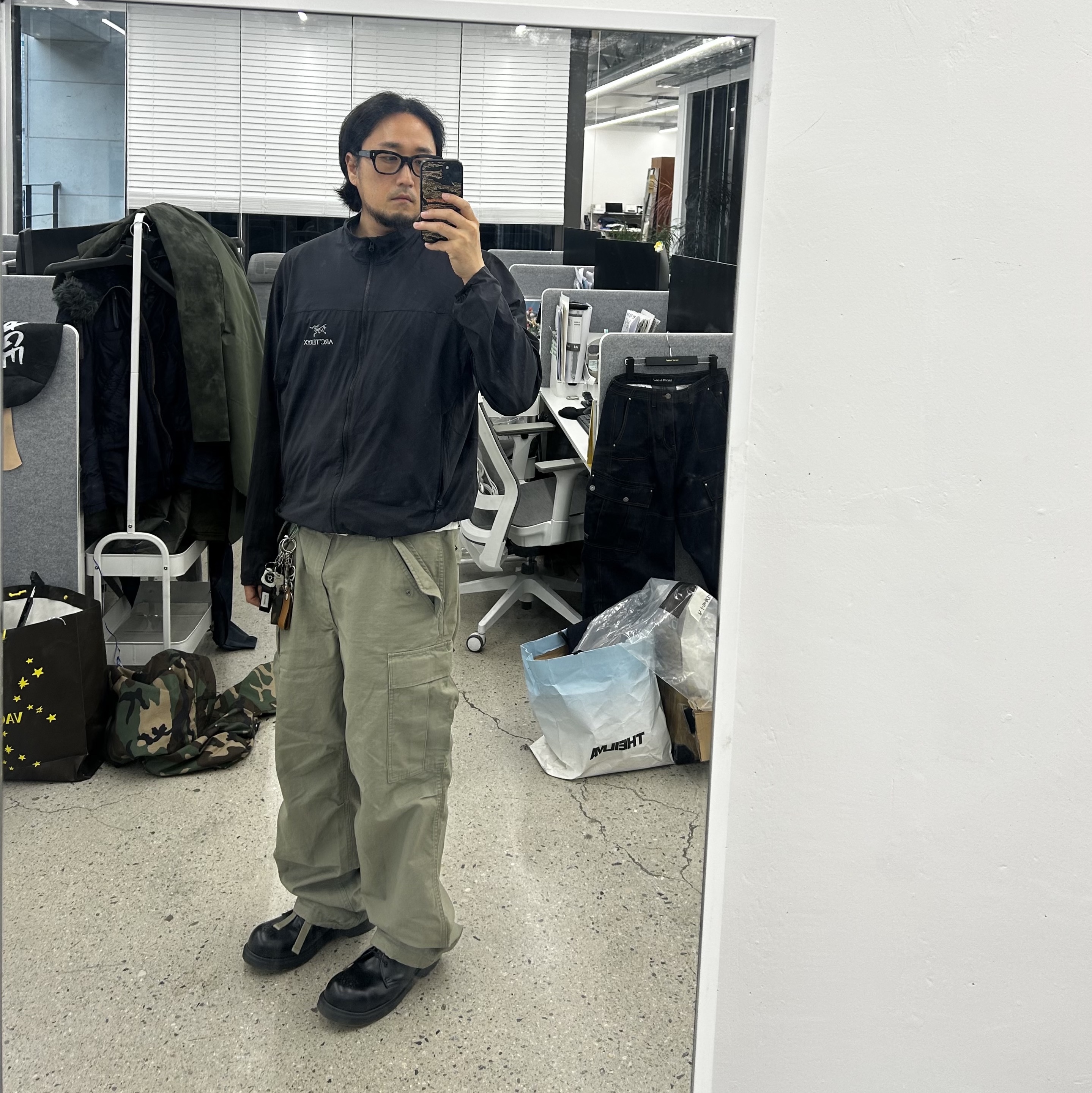 Arc'teryx Squamish Jacket Black, Stussy Ripstop Military Cargo Pants Olive 착용 스타일 - 2
