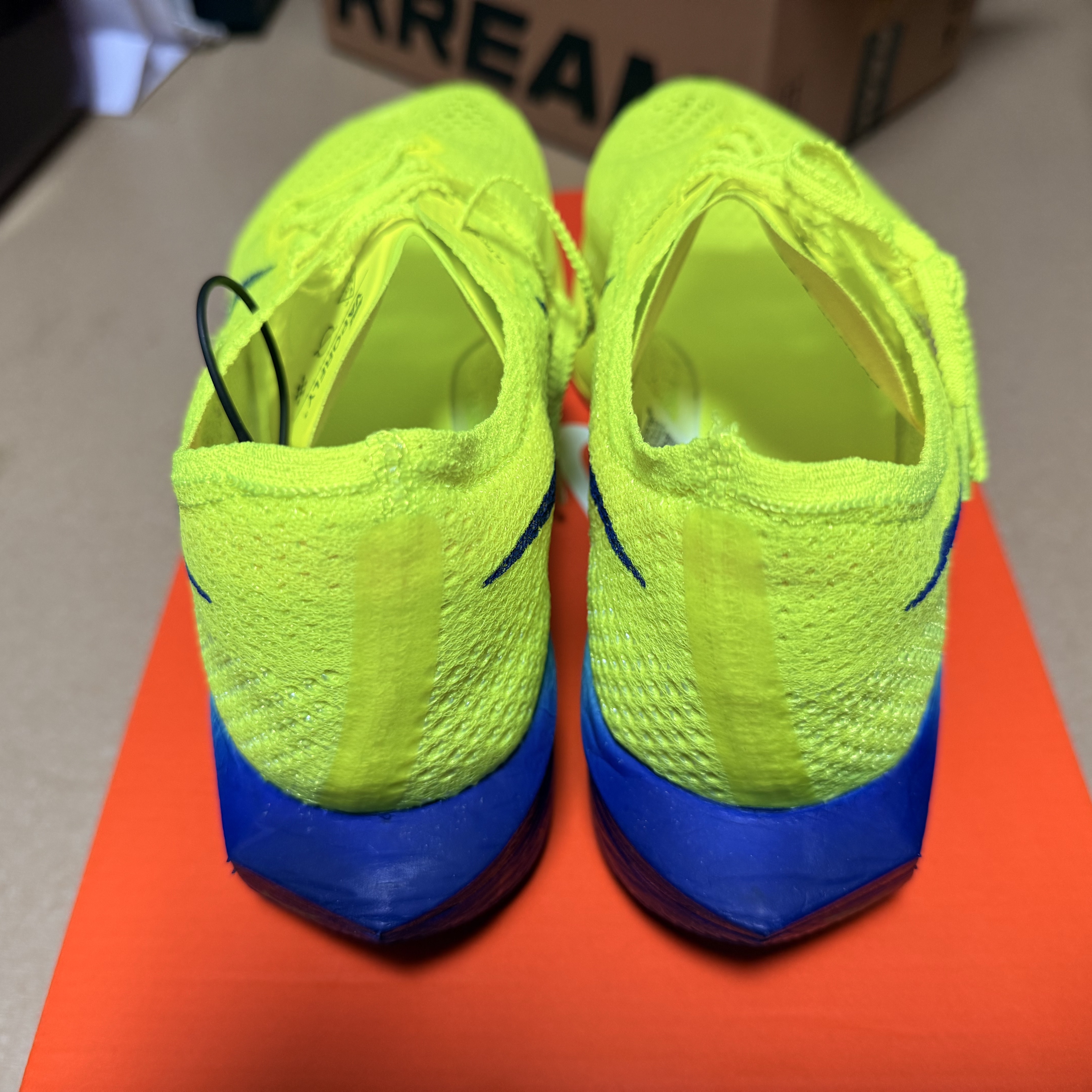 Nike ZoomX Vaporfly Next% 3 Volt Scream Green 착용 스타일 - 3
