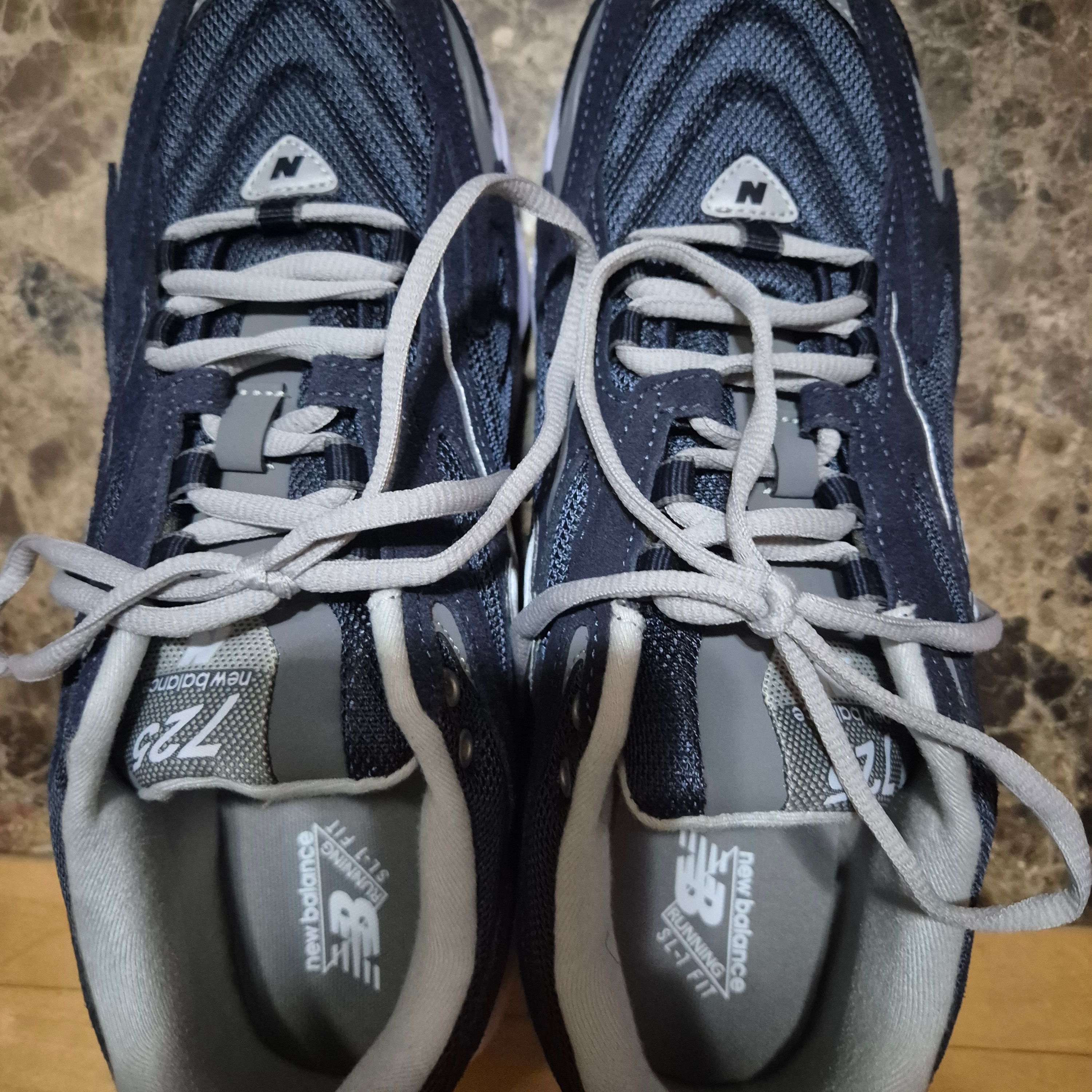 New Balance 725 Navy 착용 스타일