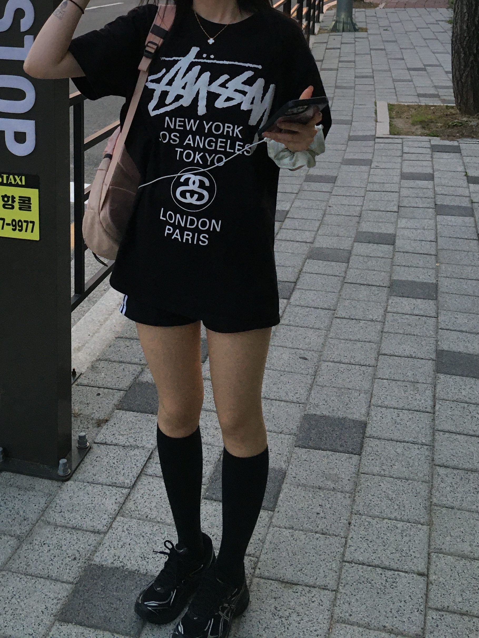 Asics GT-2160 Black Pure Silver, Stussy World Tour T-Shirt Black 2024,2025 착용 스타일 - 3