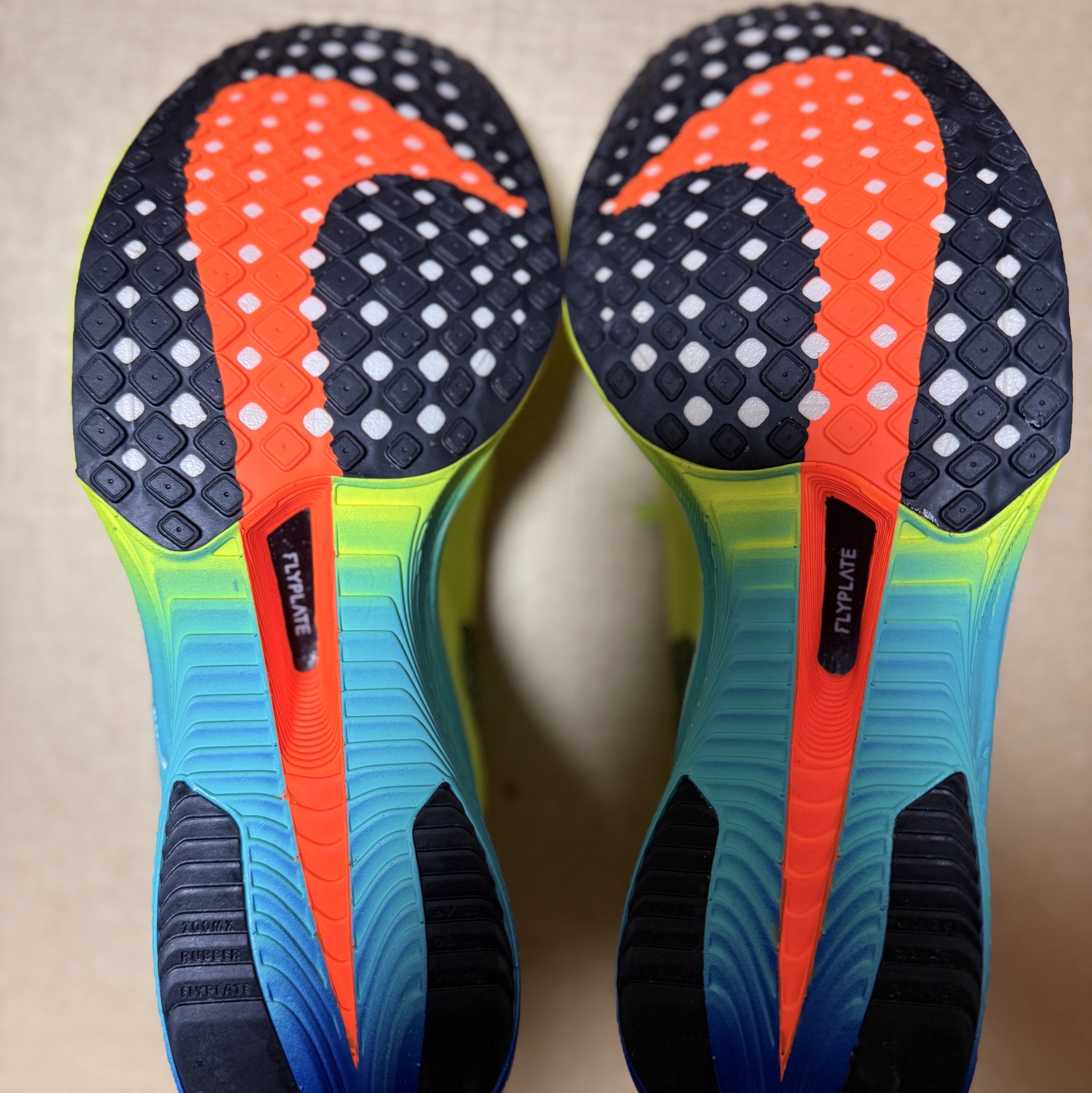 Nike ZoomX Vaporfly Next% 3 Volt Scream Green 착용 스타일 - 5