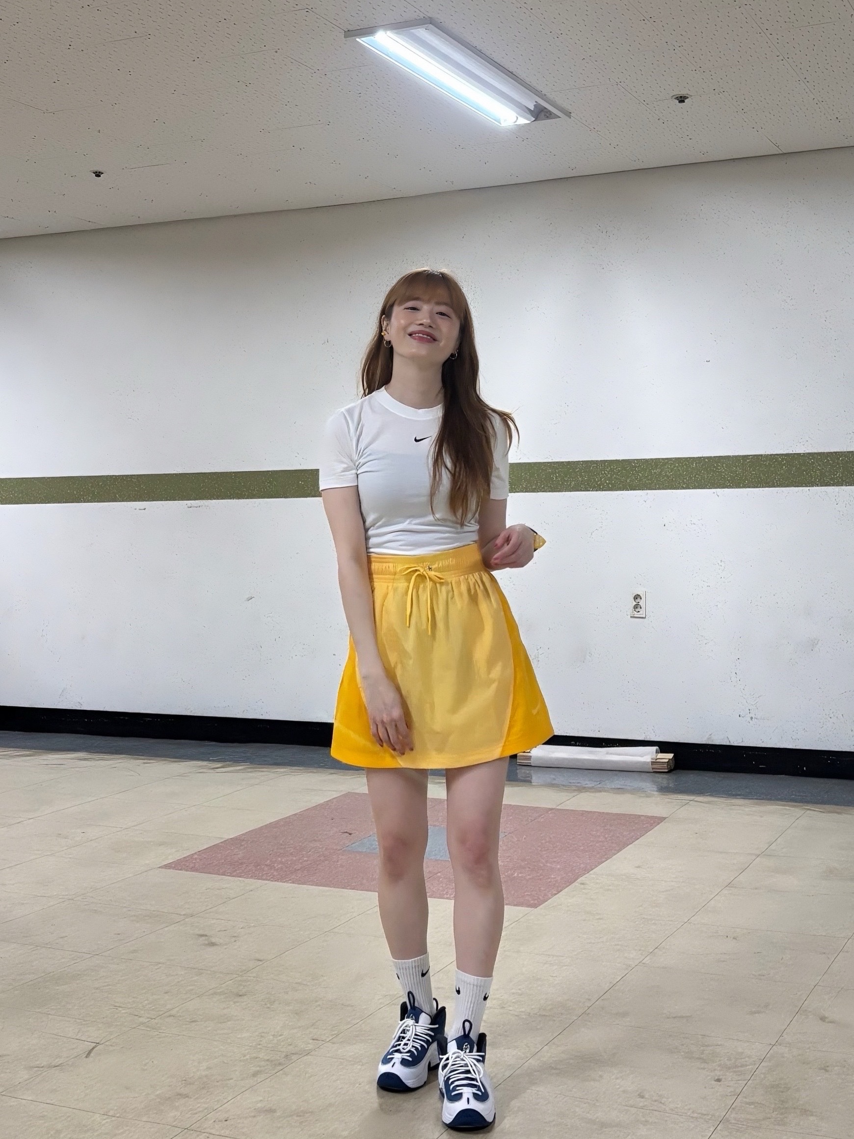 (W) Nike NSW Essential Crop Top White - US/EU, Nike Air Penny II Atlantic Blue 착용 스타일 - 1