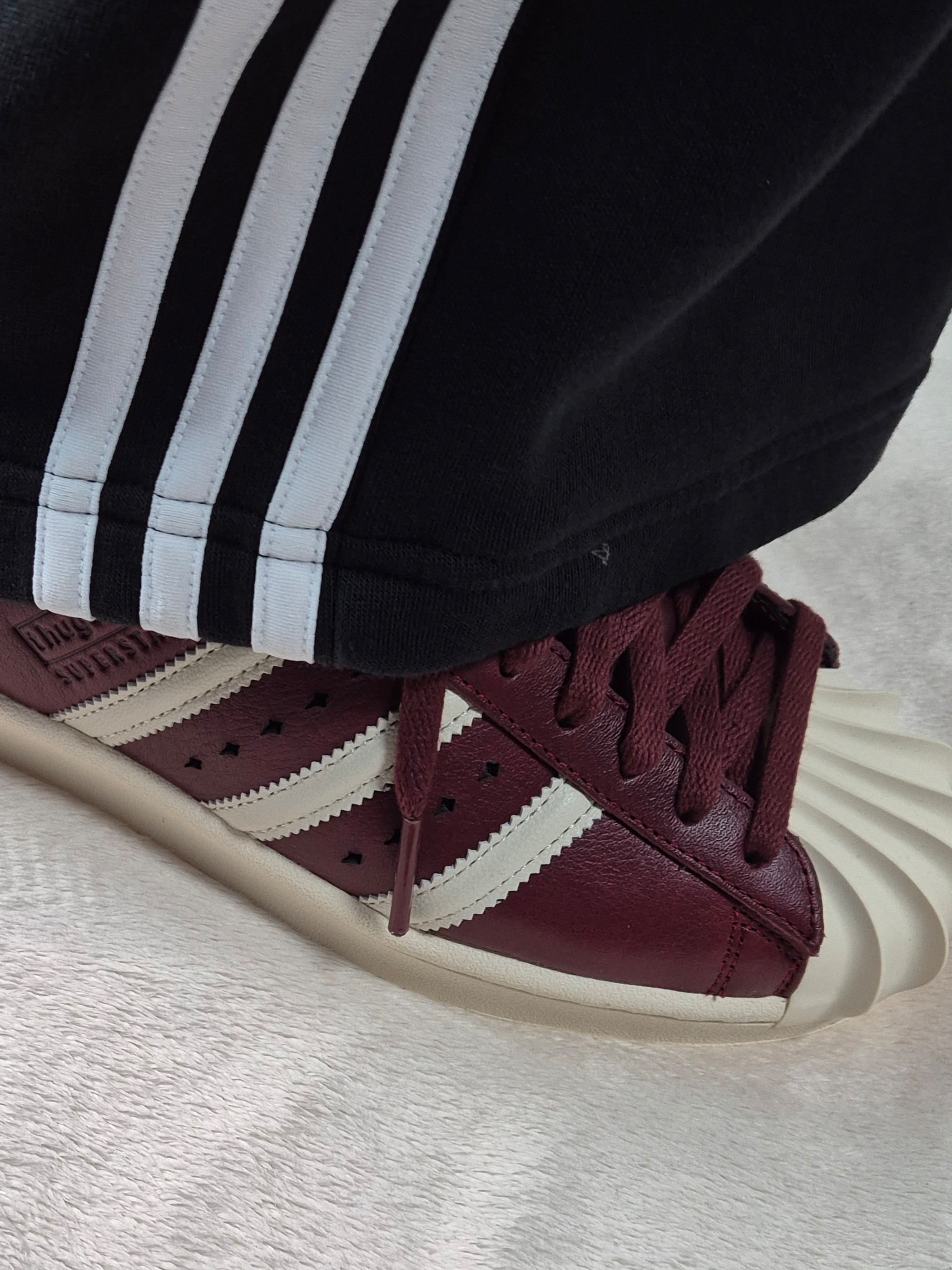 Adidas x Thug Club Superstar Vintage Collegiate Burgundy Cream White 착용 스타일 - 2