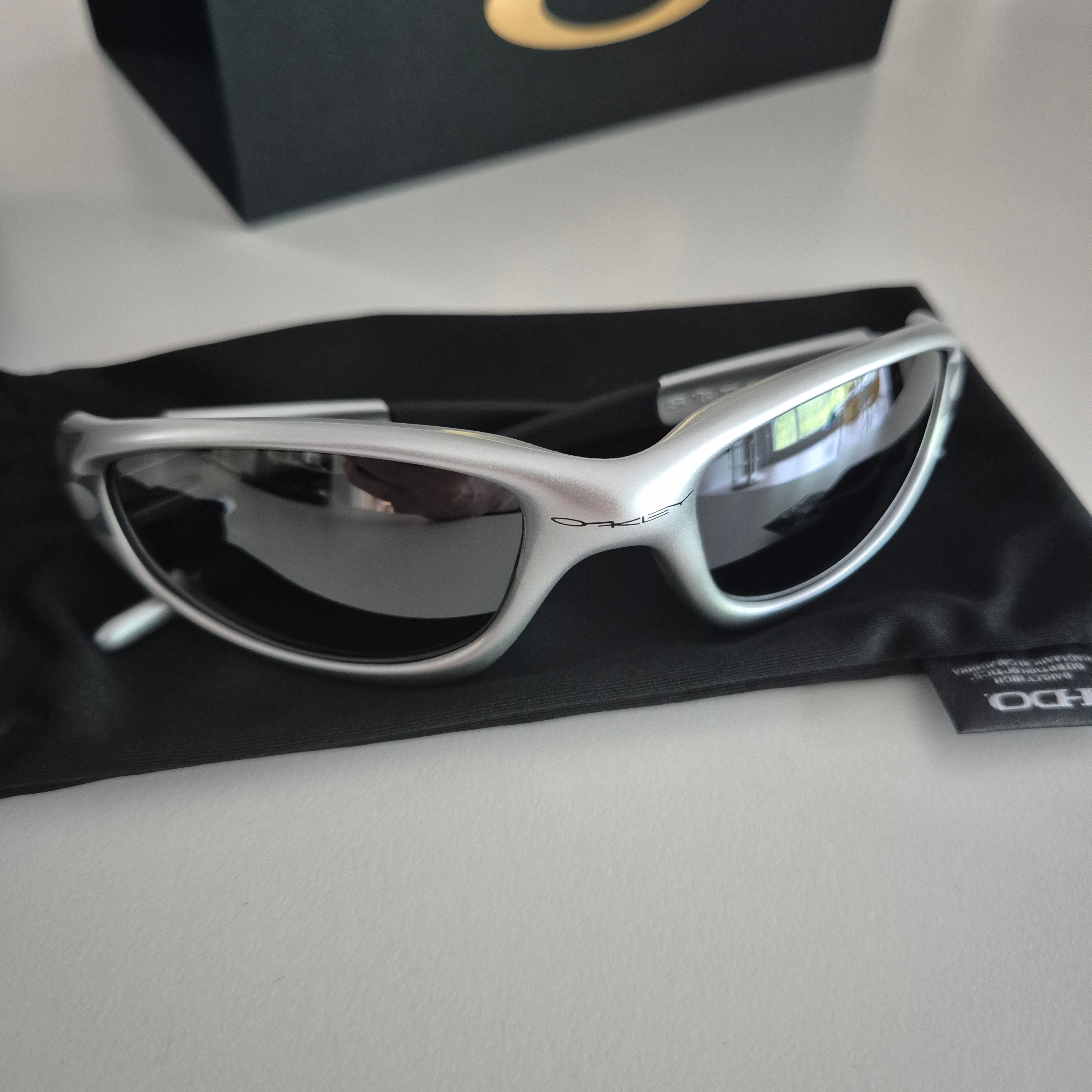 Oakley MUZM Straight Jacket 99 X-Silver Flames Prizm Black 착용 스타일 - 1