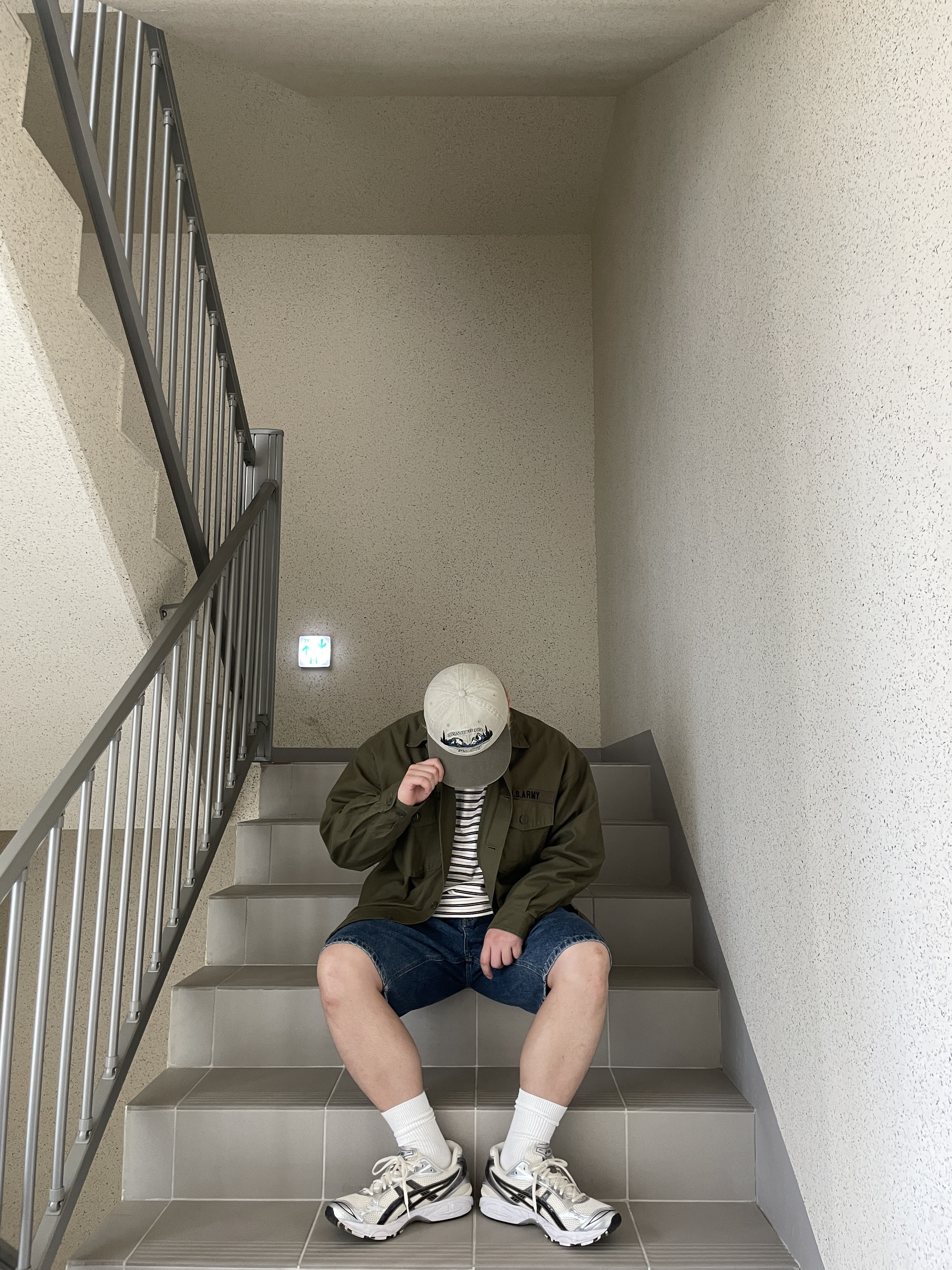 Asics Gel-Kayano 14 Cream Black, Marka Utility Shirt Olive 착용 스타일 - 8