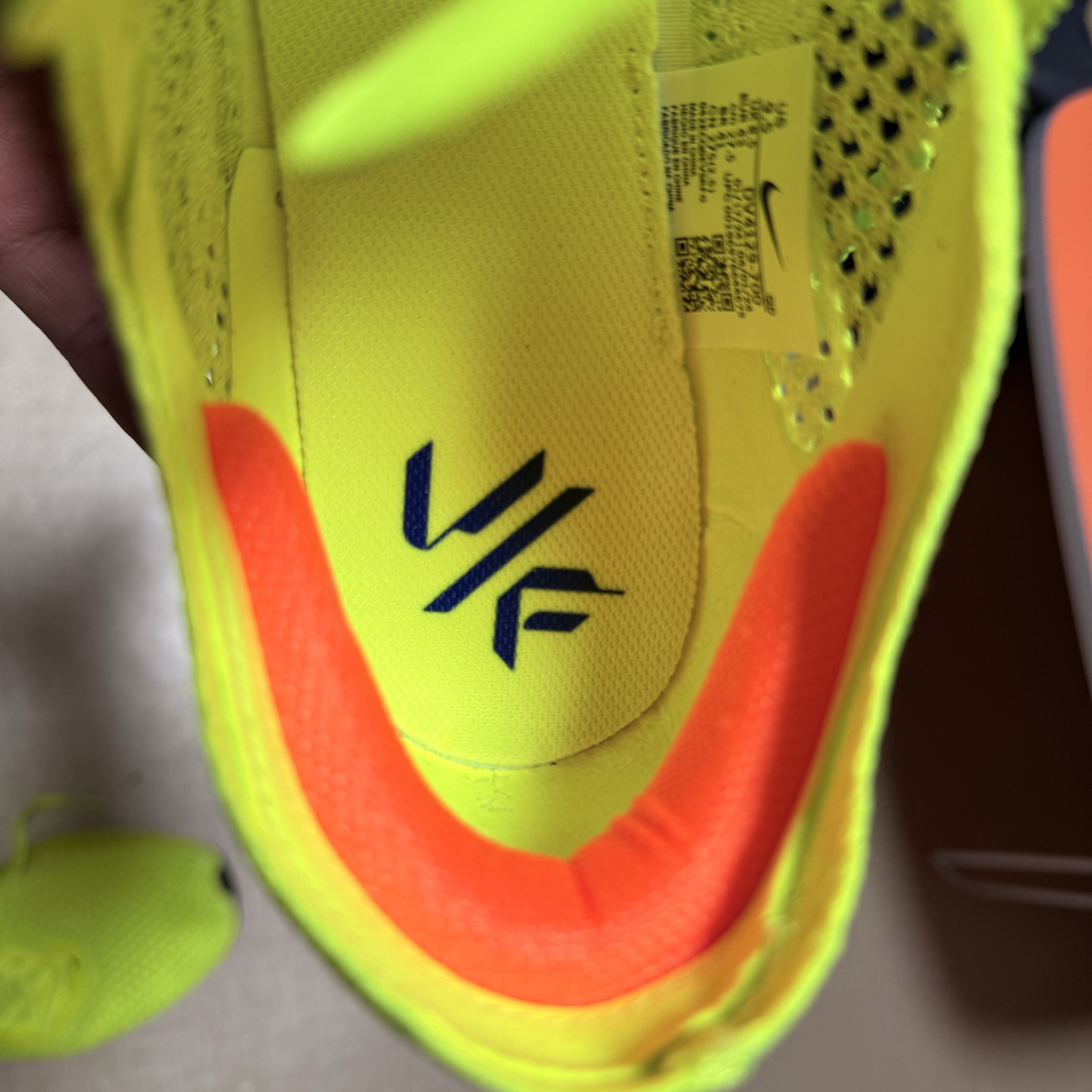 Nike ZoomX Vaporfly Next% 3 Volt Scream Green 착용 스타일 - 7