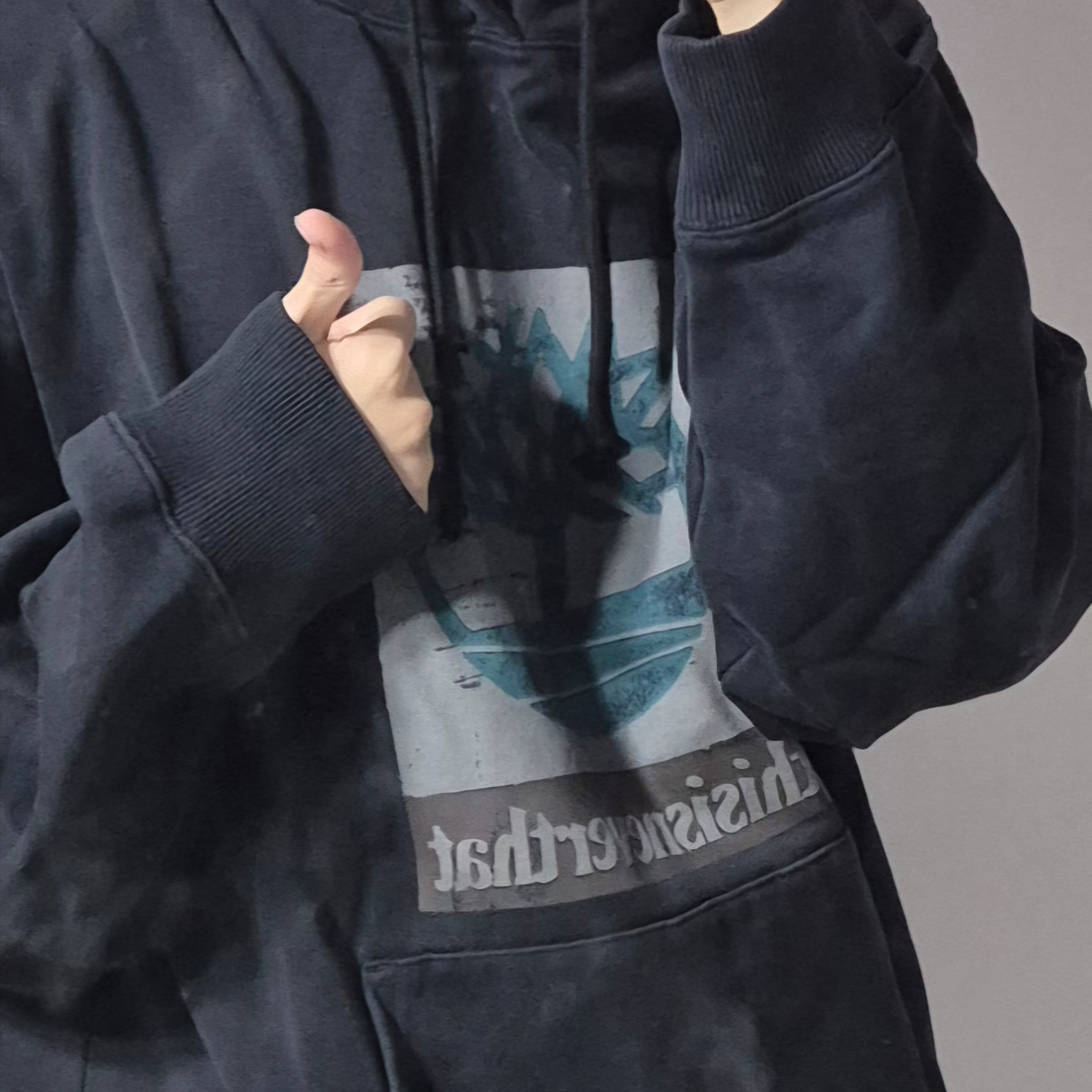 Thisisneverthat x Timberland Faded Hoodie Black 착용 스타일 - 1