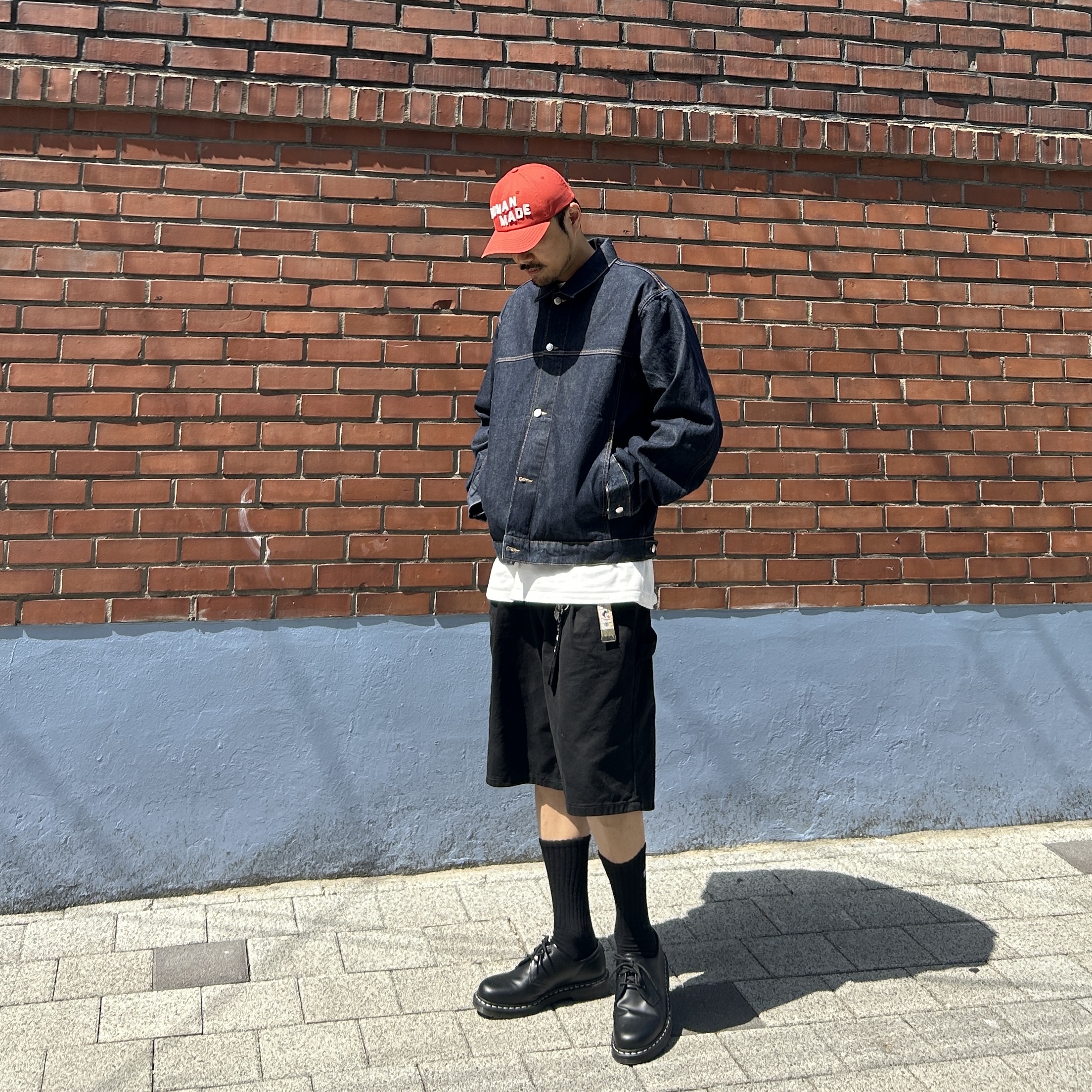 Human Made 6 Panel Twill Cap Red, Stussy Denim Trucker Jacket Rinsed Indigo 착용 스타일 - 1
