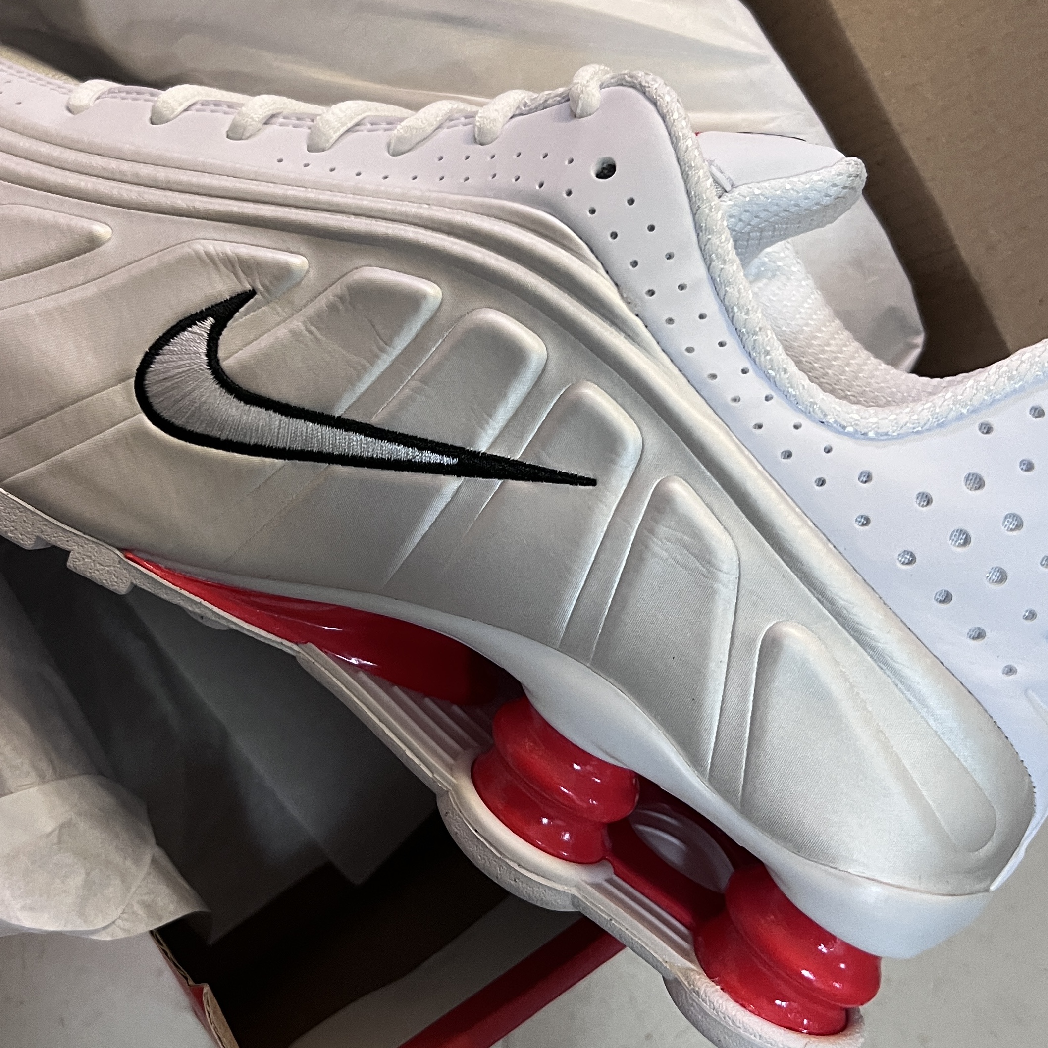 (W) Nike Shox R4 White Phantom 착용 스타일