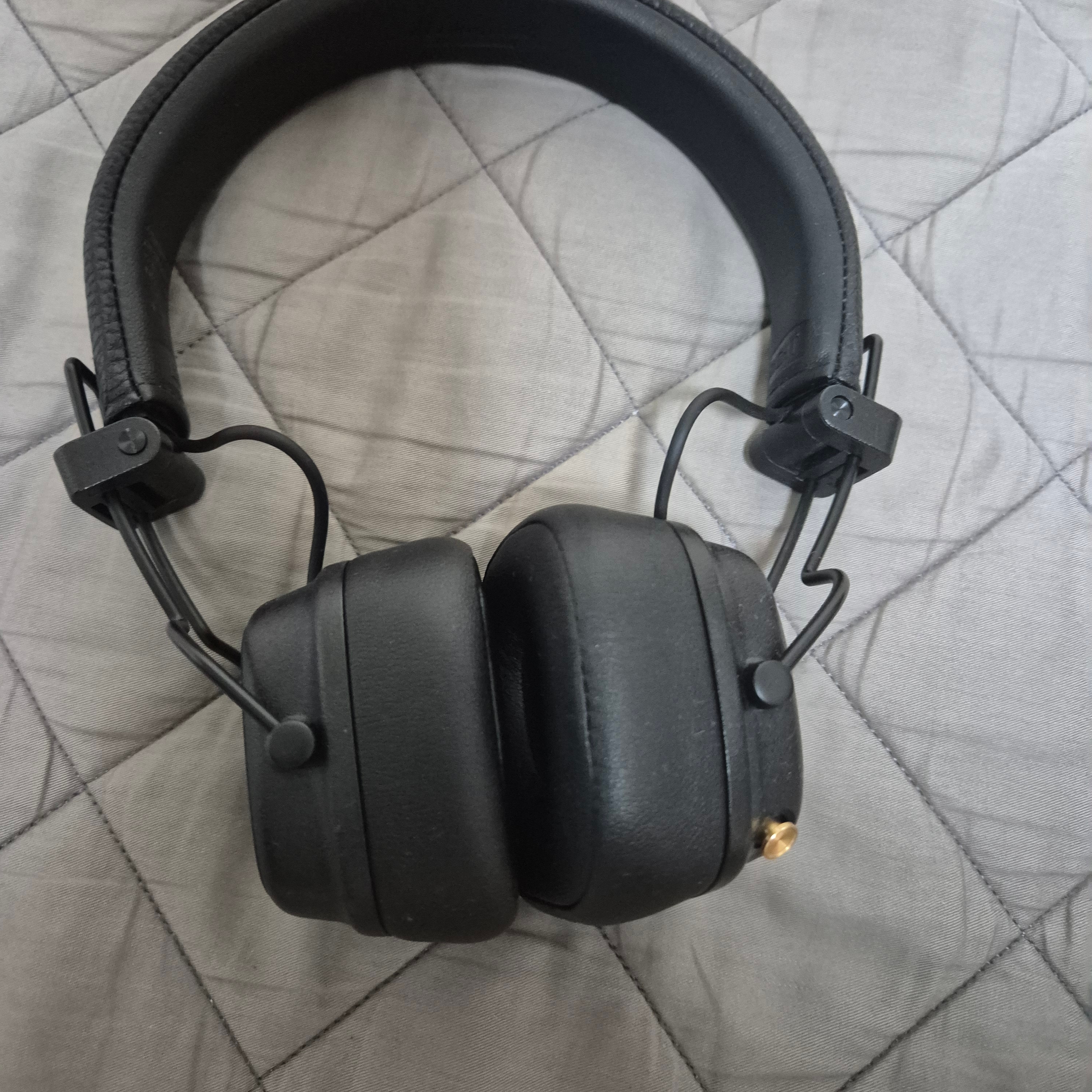 Marshall Major IV Black (Korean Ver.) 착용 스타일