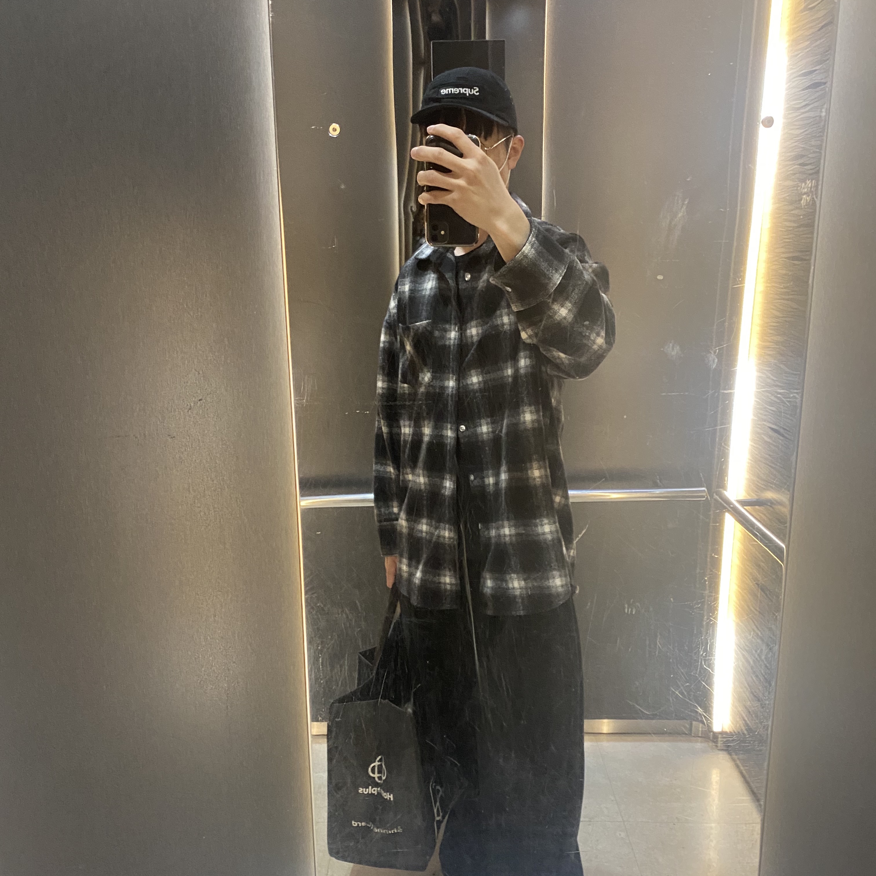 Supreme Washed Chino Twill Camp Cap Black 착용 스타일