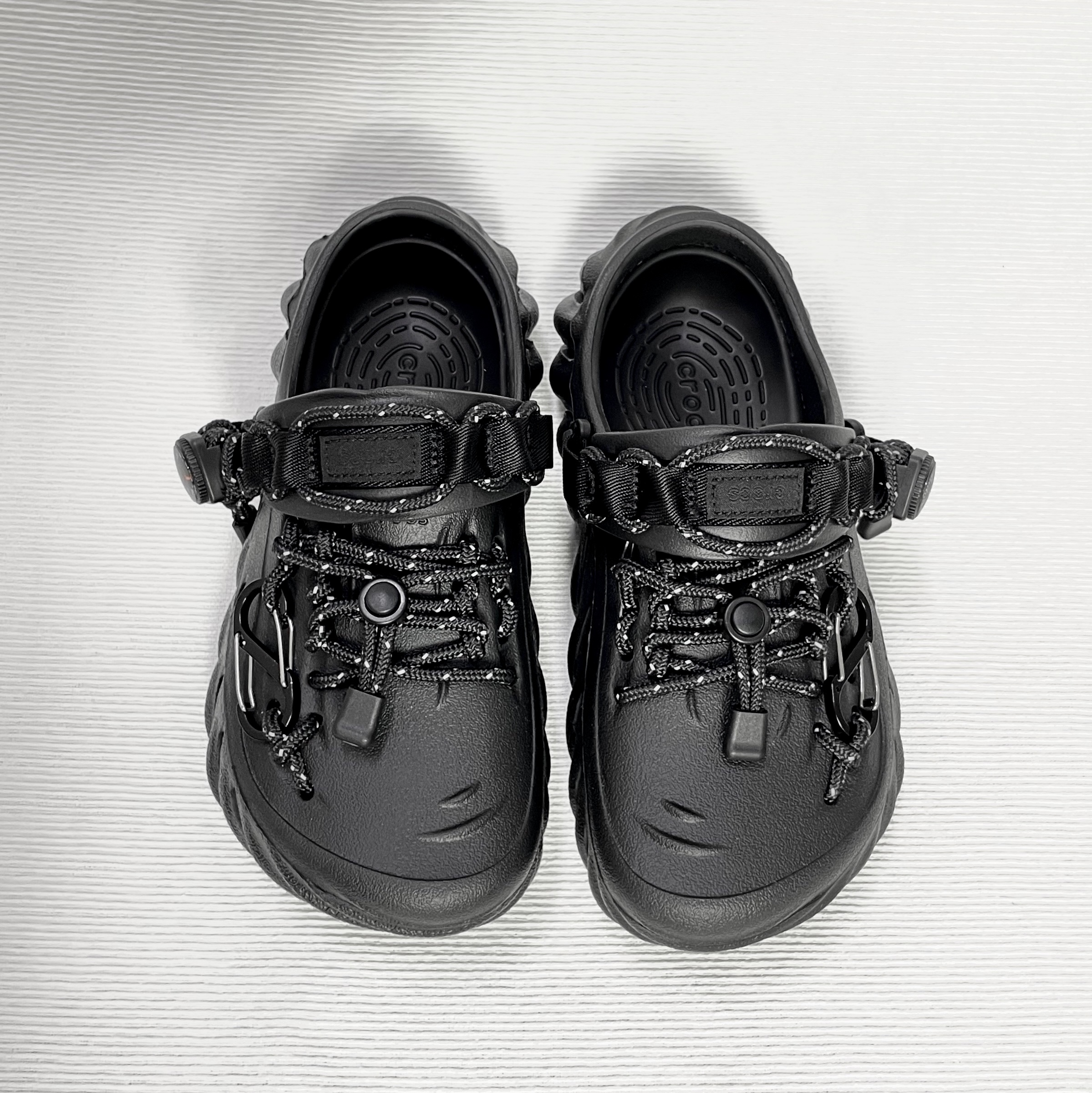 Crocs Echo Clog Black 착용 스타일 - 2