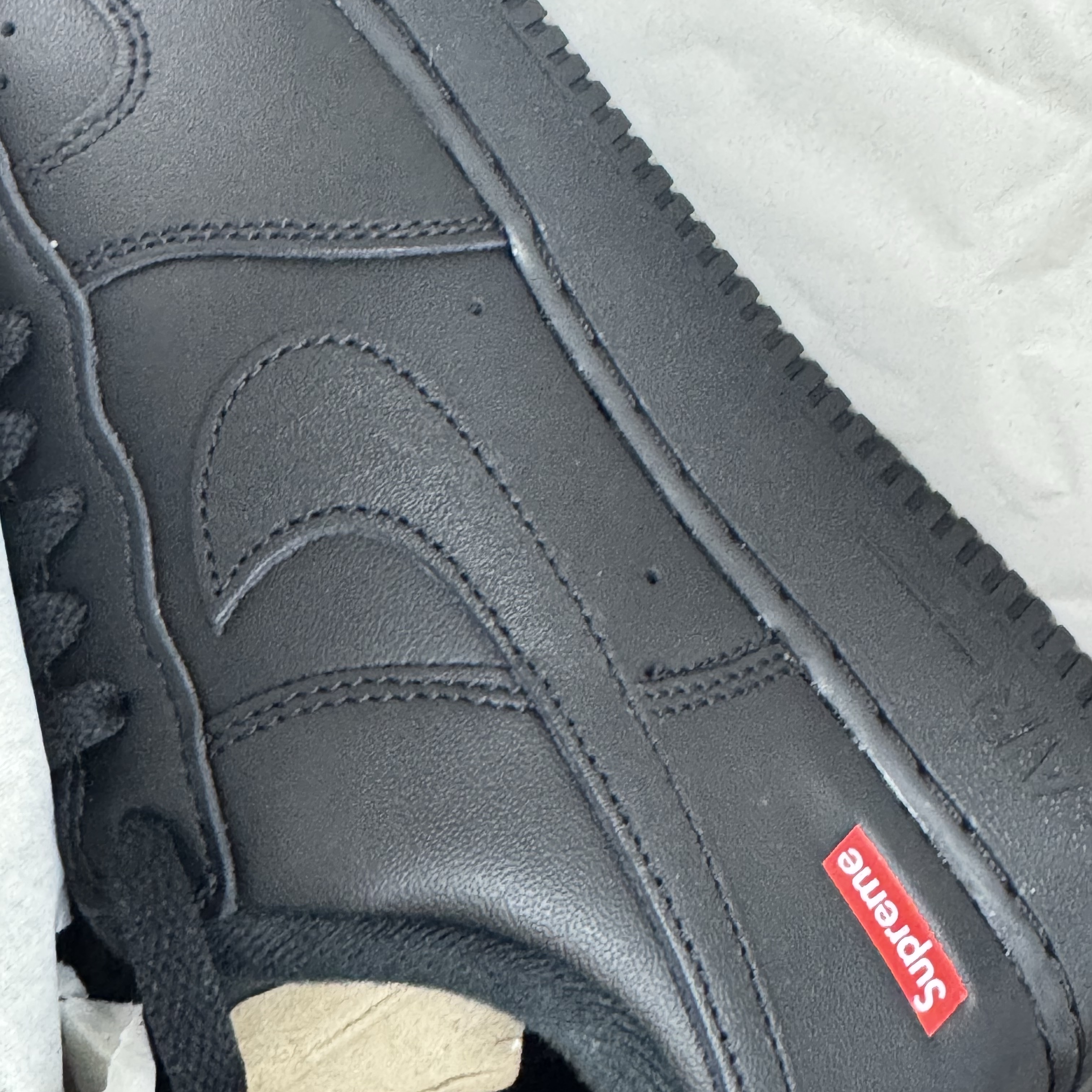 Nike x Supreme Air Force 1 Low Black 착용 스타일