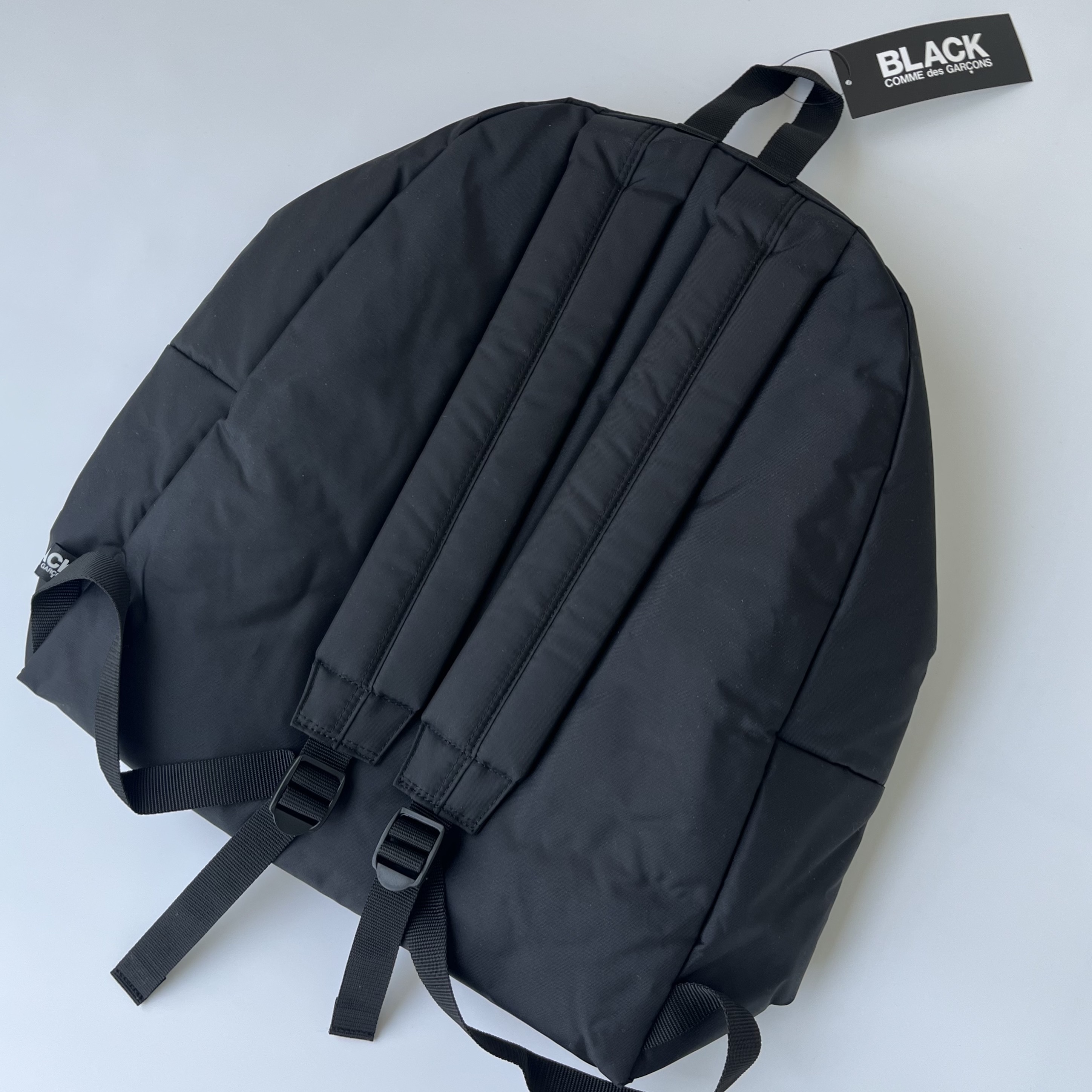 Porter x Comme des Garcons Backpack L Black, Human Made Heart Keyring Red 착용 스타일 - 4