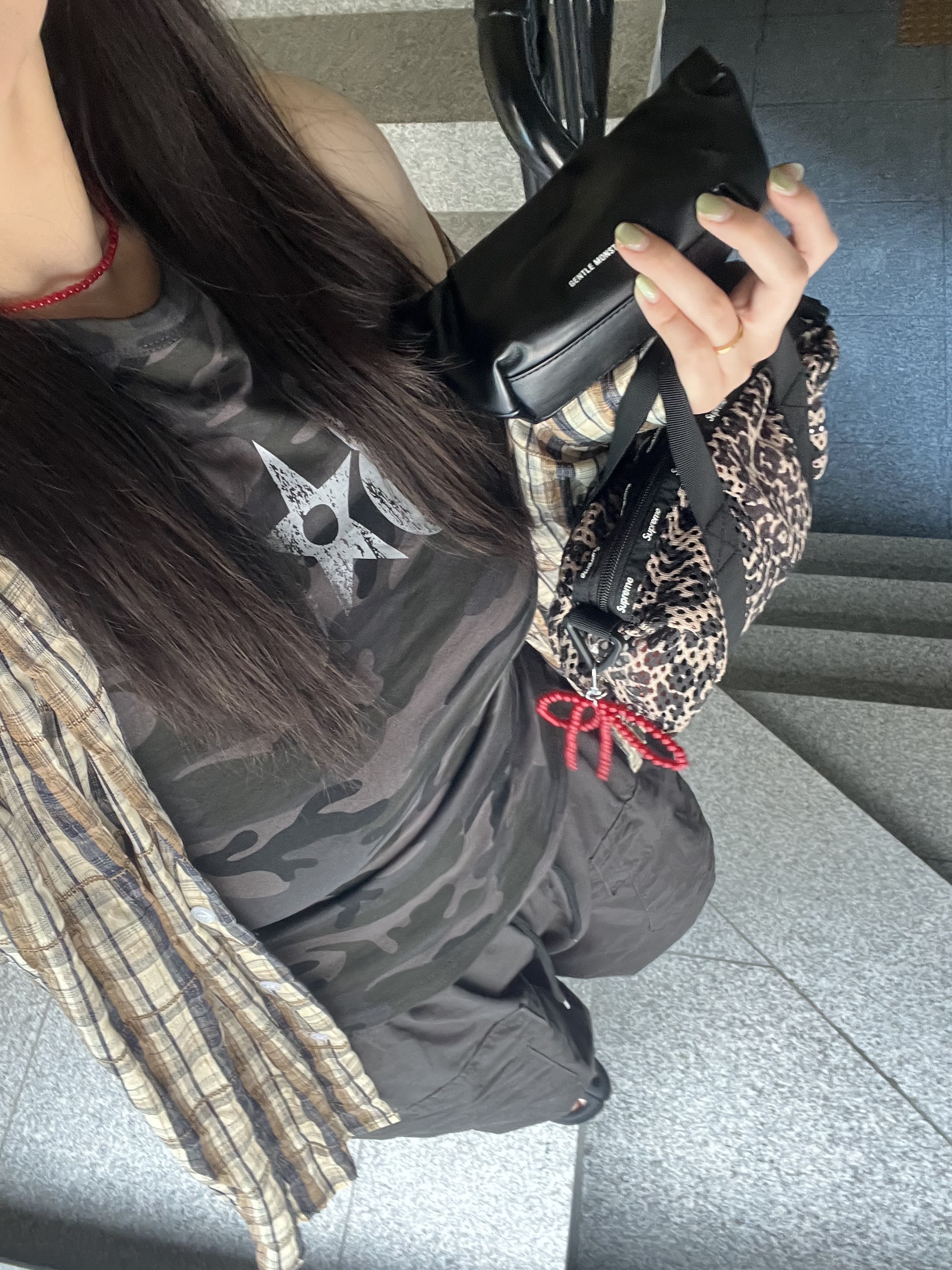 Supreme Mesh Mini Duffle Bag Leopard - 23SS 착용 스타일 - 1
