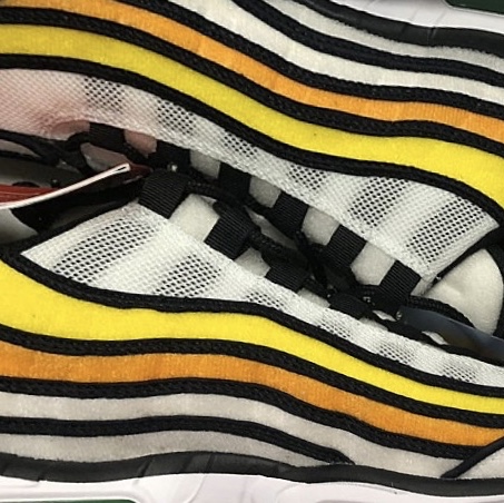 Nike Air Max 95 Pollen Rise 착용 스타일