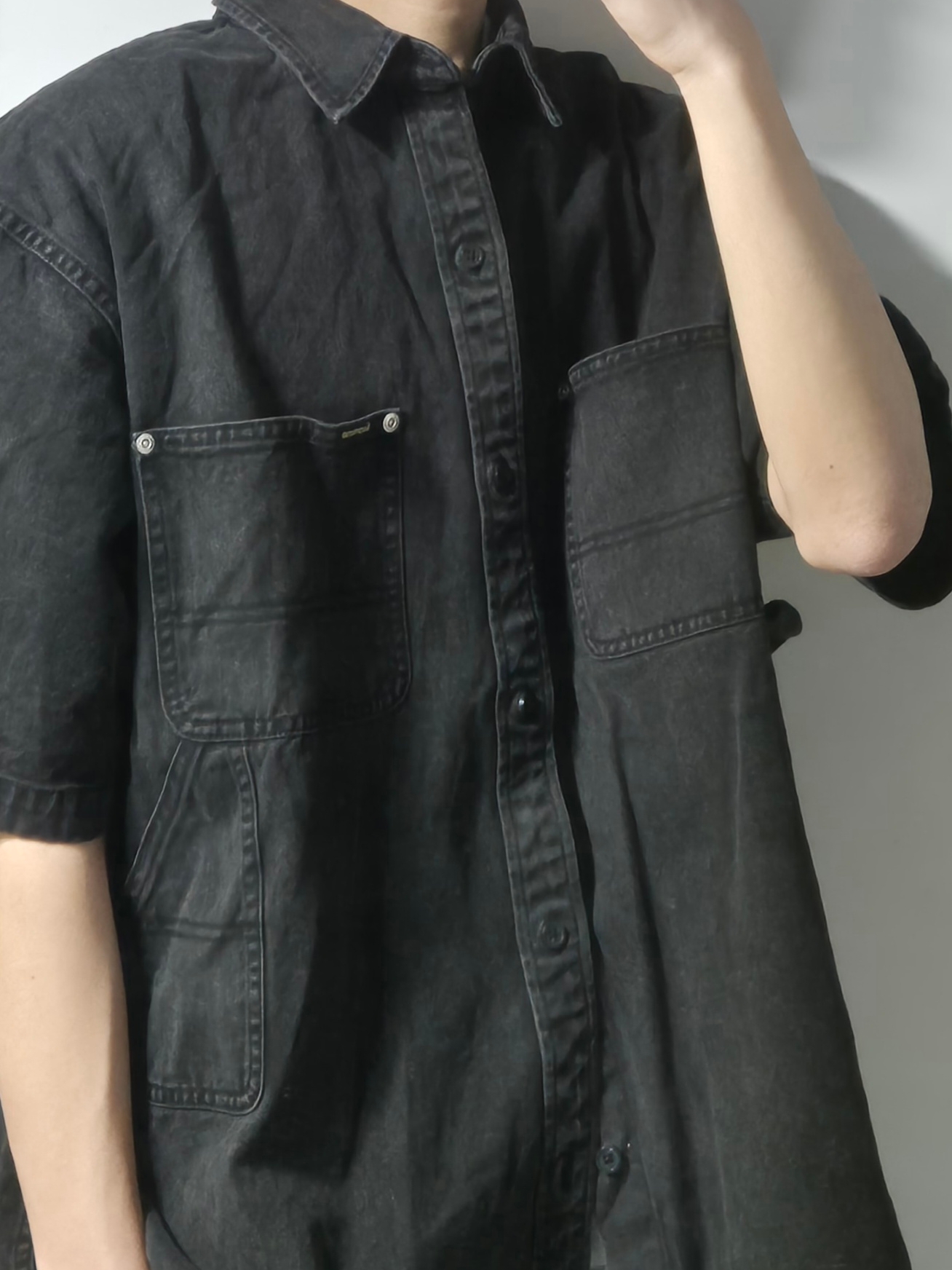 Supreme Loose Fit S/S Denim Painter Shirt Black - 25SS, Comfort x Adidas Piyong Keyring Cream Soda 착용 스타일 - 2