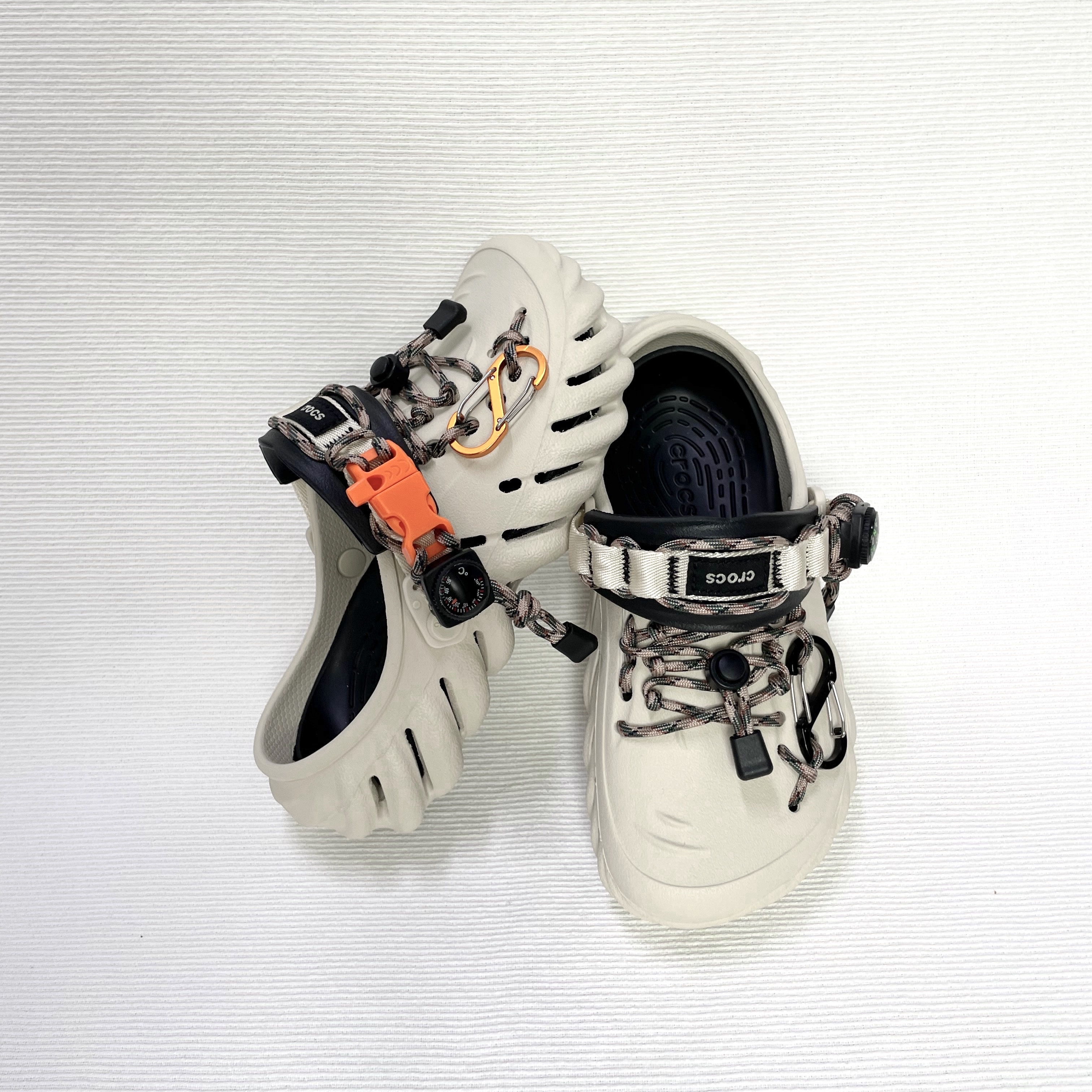 Crocs Echo Clog Bone Black 착용 스타일 - 2
