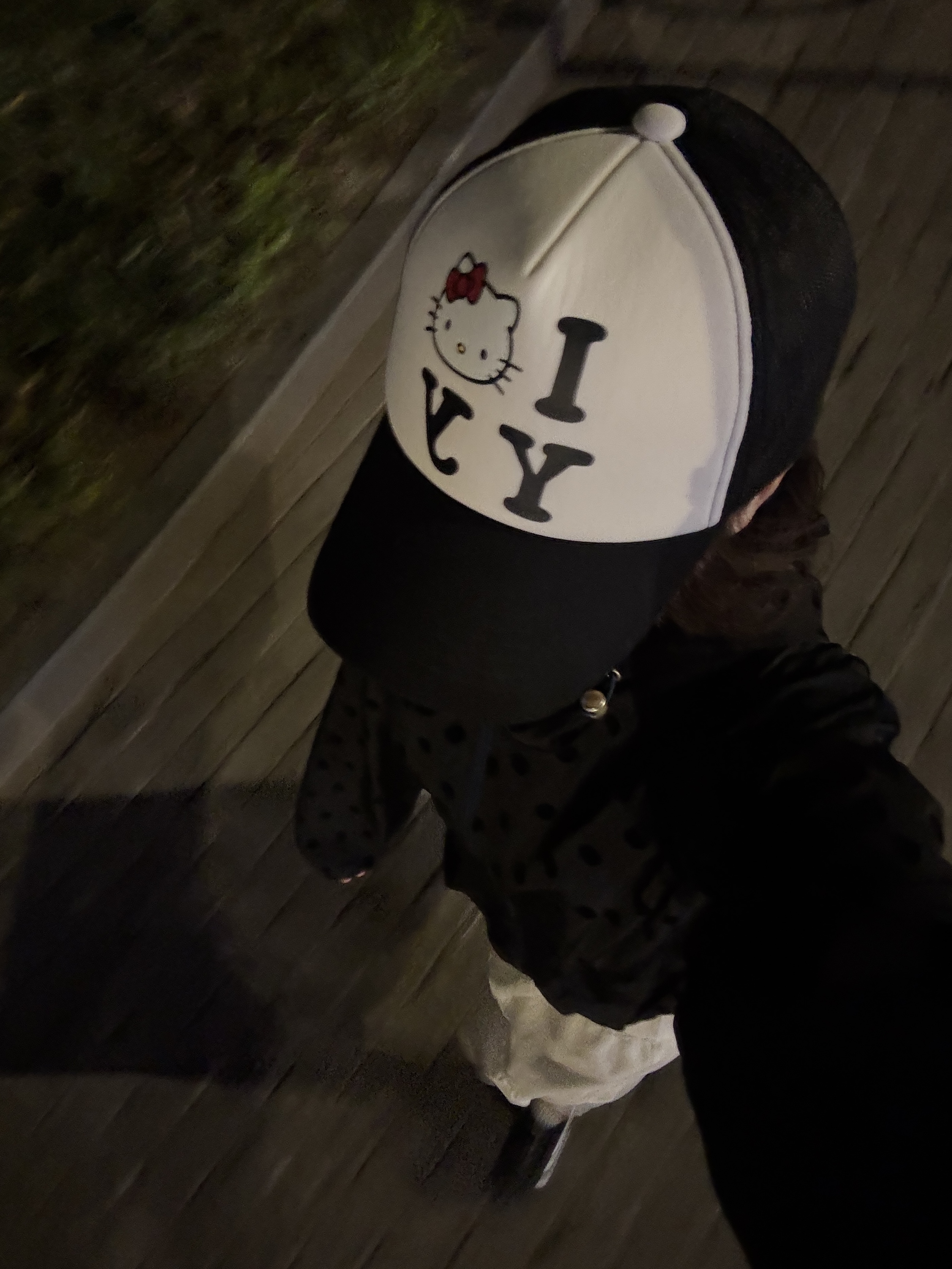 Open Yy x Hello Kitty Trucker Cap Black, Adidas Superstar Core Black White 착용 스타일 - 3