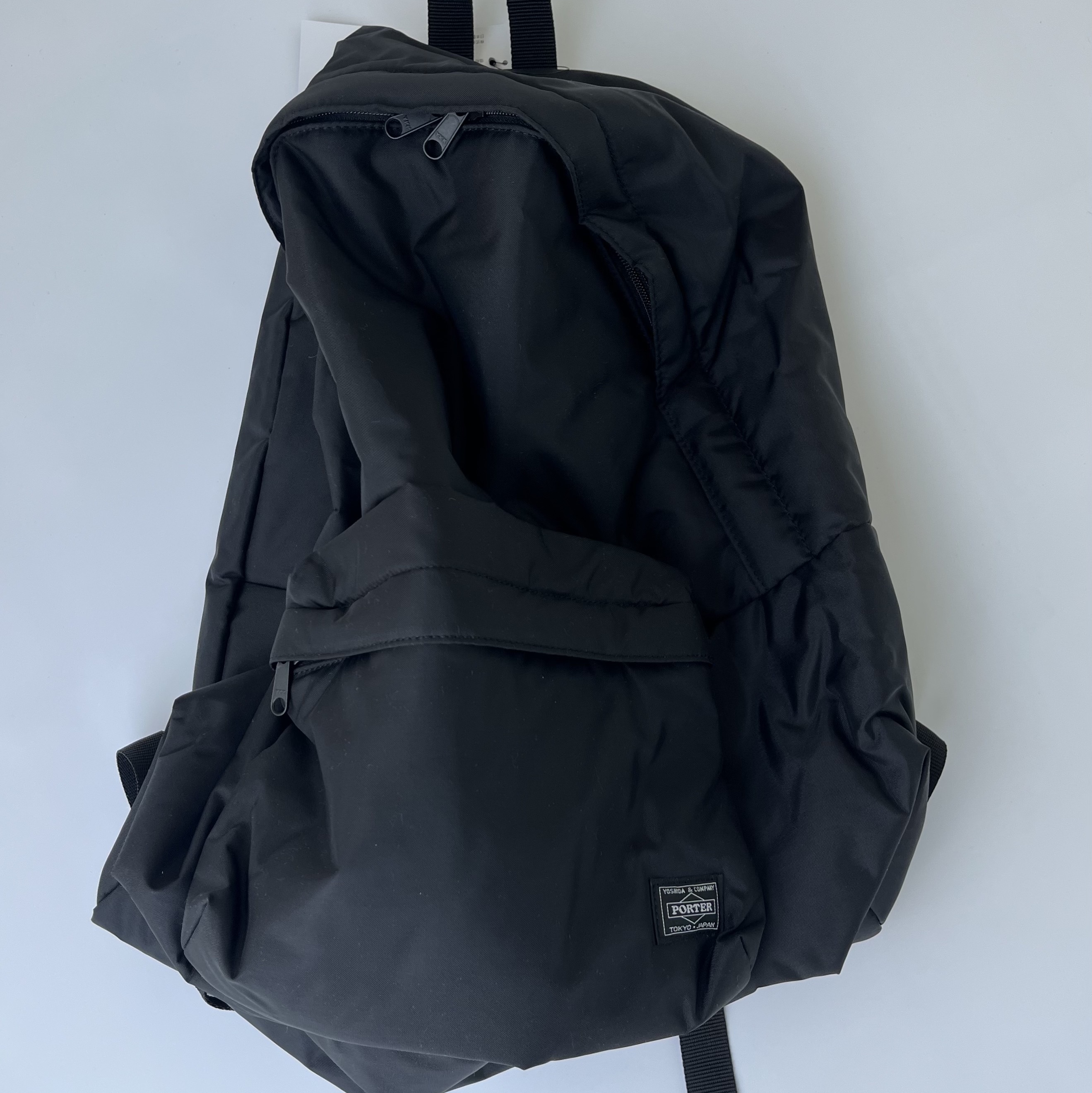 Porter x Comme des Garcons Backpack L Black, Human Made Heart Keyring Red 착용 스타일 - 2
