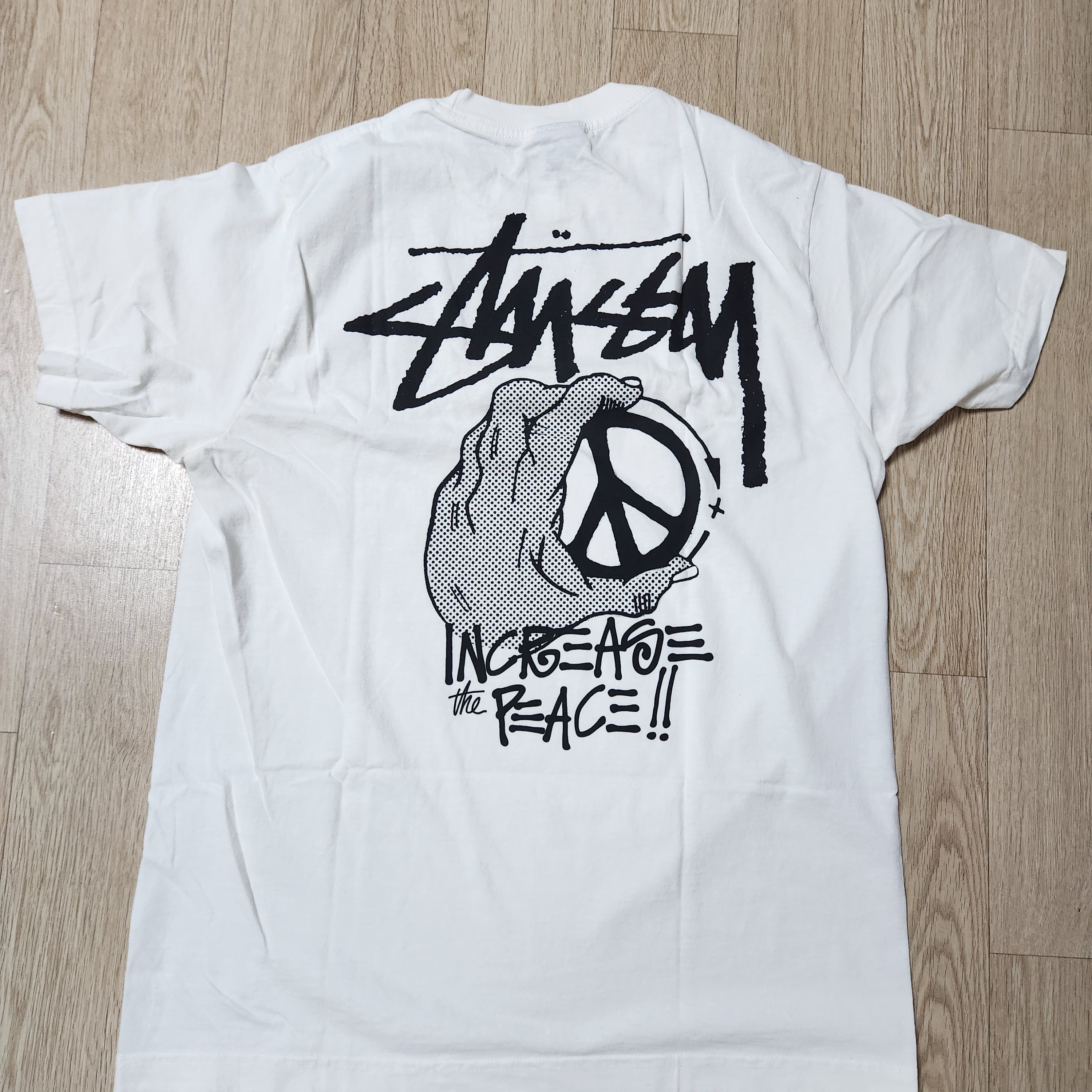 Stussy Peace Hand Pigment dyed T-Shirt Natural 착용 스타일 - 2