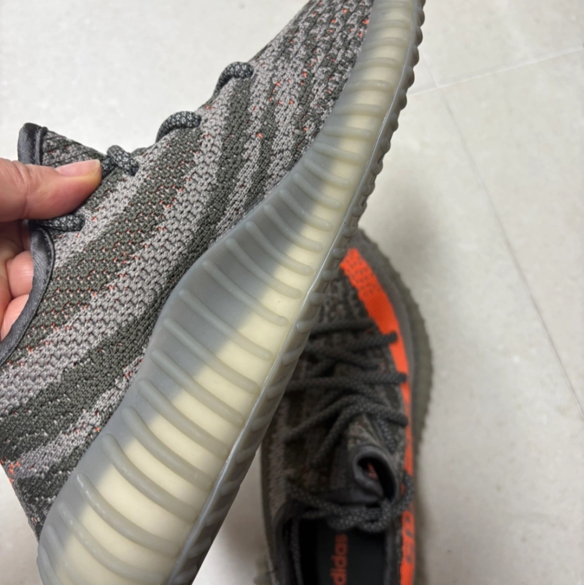 Adidas Yeezy Boost 350 V2 Beluga - Reflective 착용 스타일