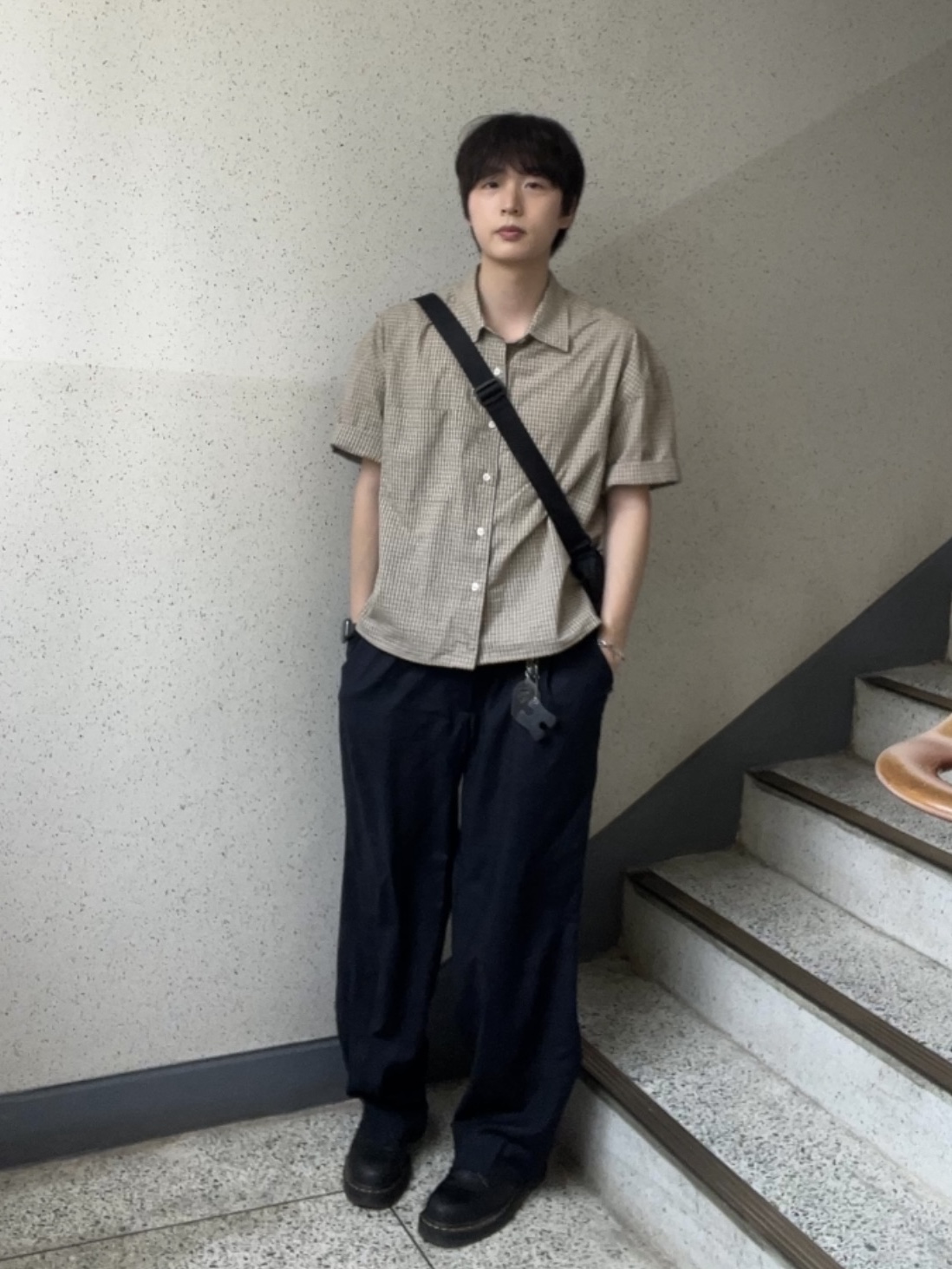 Dr. Martens x Thisisneverthat 1461 Waxed Full Grain Black, Uniqlo Multi Pocket Shoulder Bag Black 착용 스타일 - 2