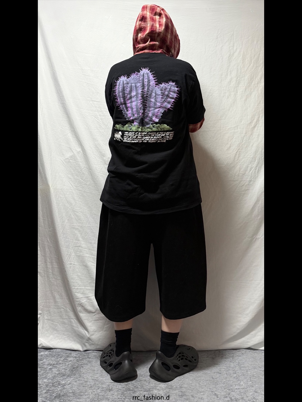 Adidas Yeezy Foam RNNR Onyx 착용 스타일 - 1