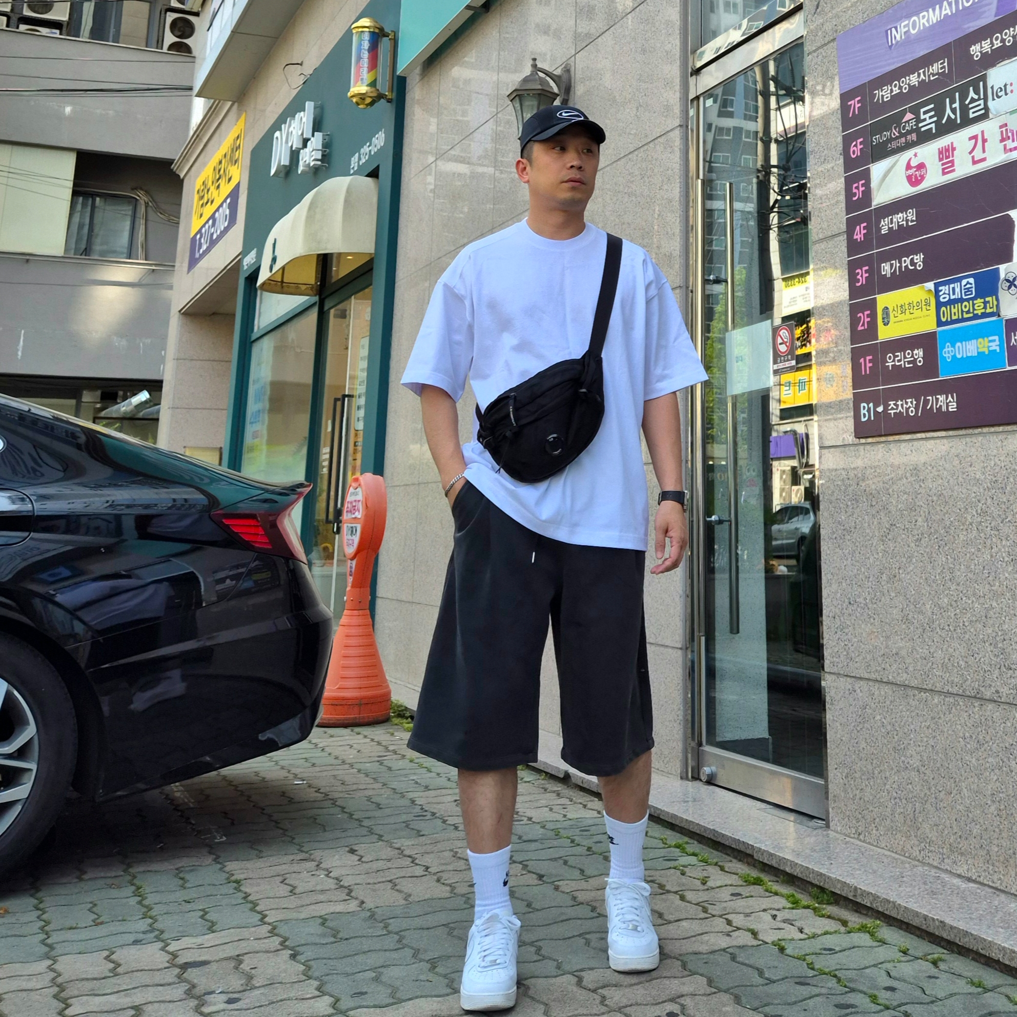 Nike Air Force 1 '07 Low White, C.P. Company Crossbody Bag Black - 24FW 착용 스타일 - 4