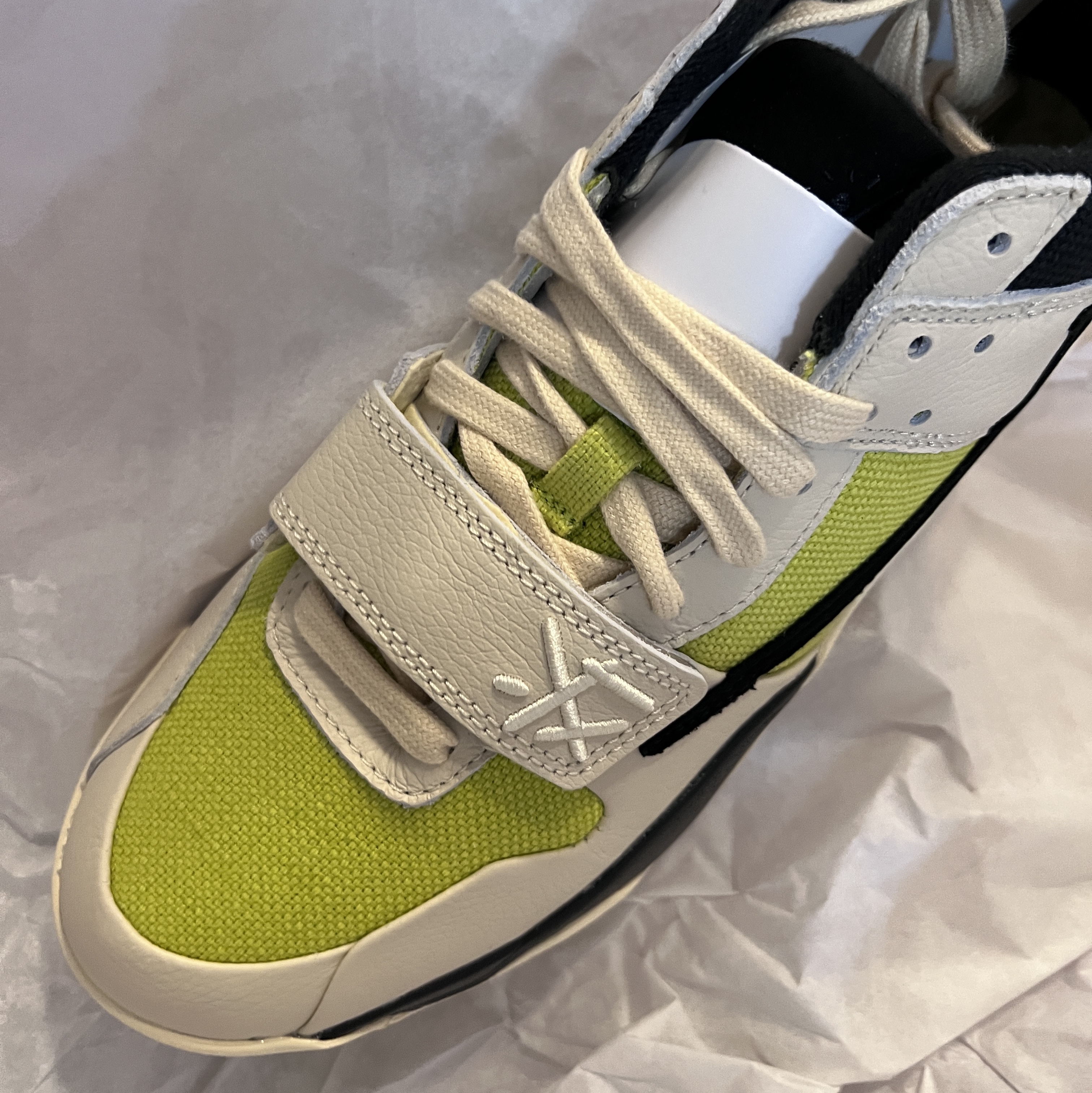 Jordan x Travis Scott Jumpman Jack TR Bright Cactus 착용 스타일